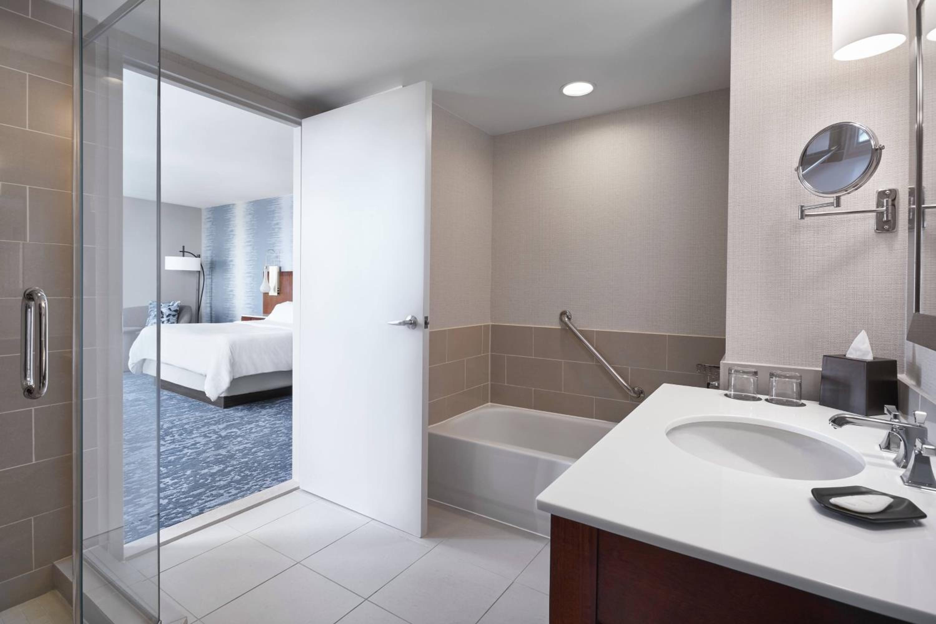Large Corner King Room with Roll-In Shower - Mobility and Hearing Accessible photo 2