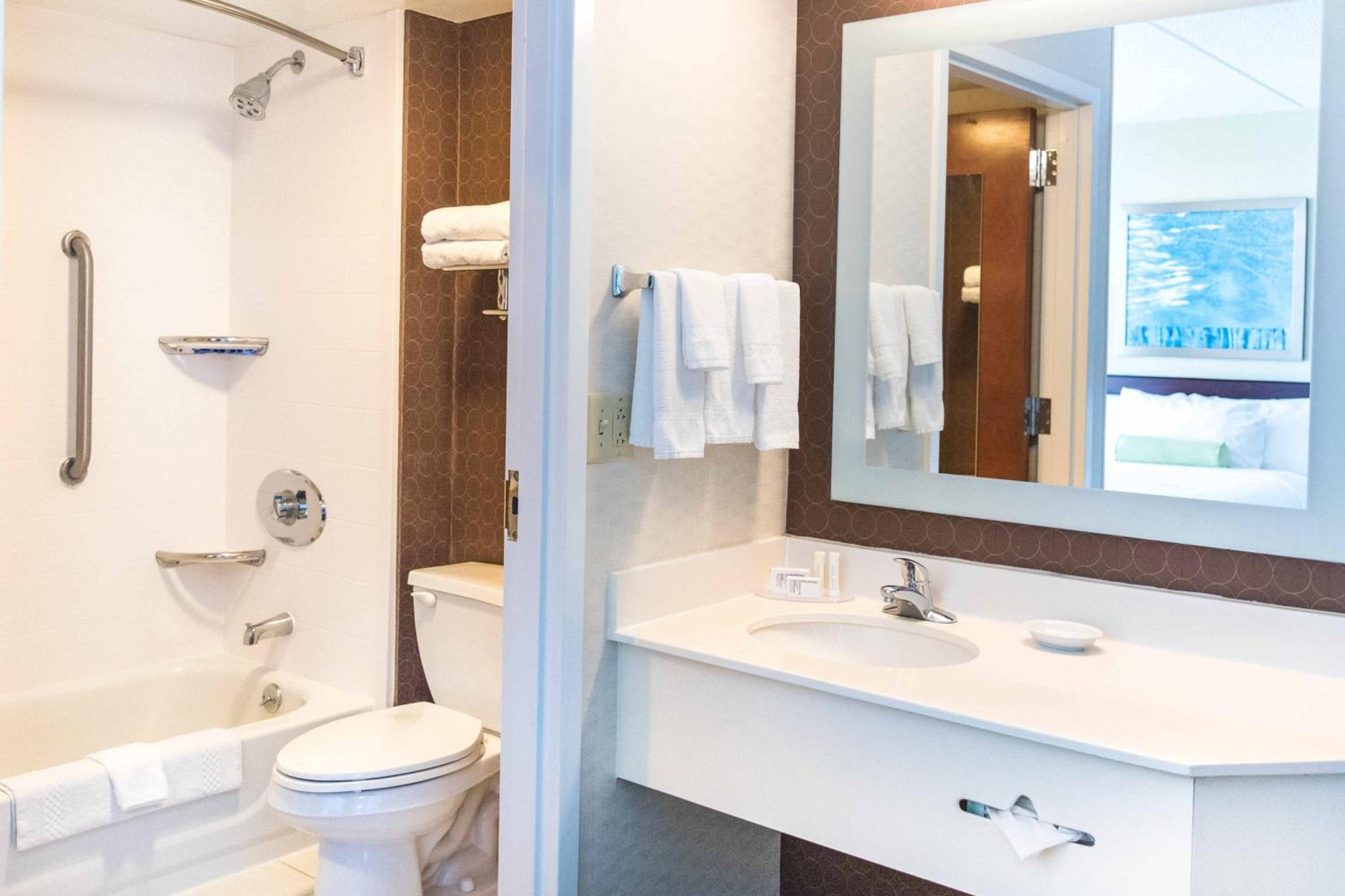 Double Suite with Two Double Beds and Sofa Bed - Hearing Accessible photo 3