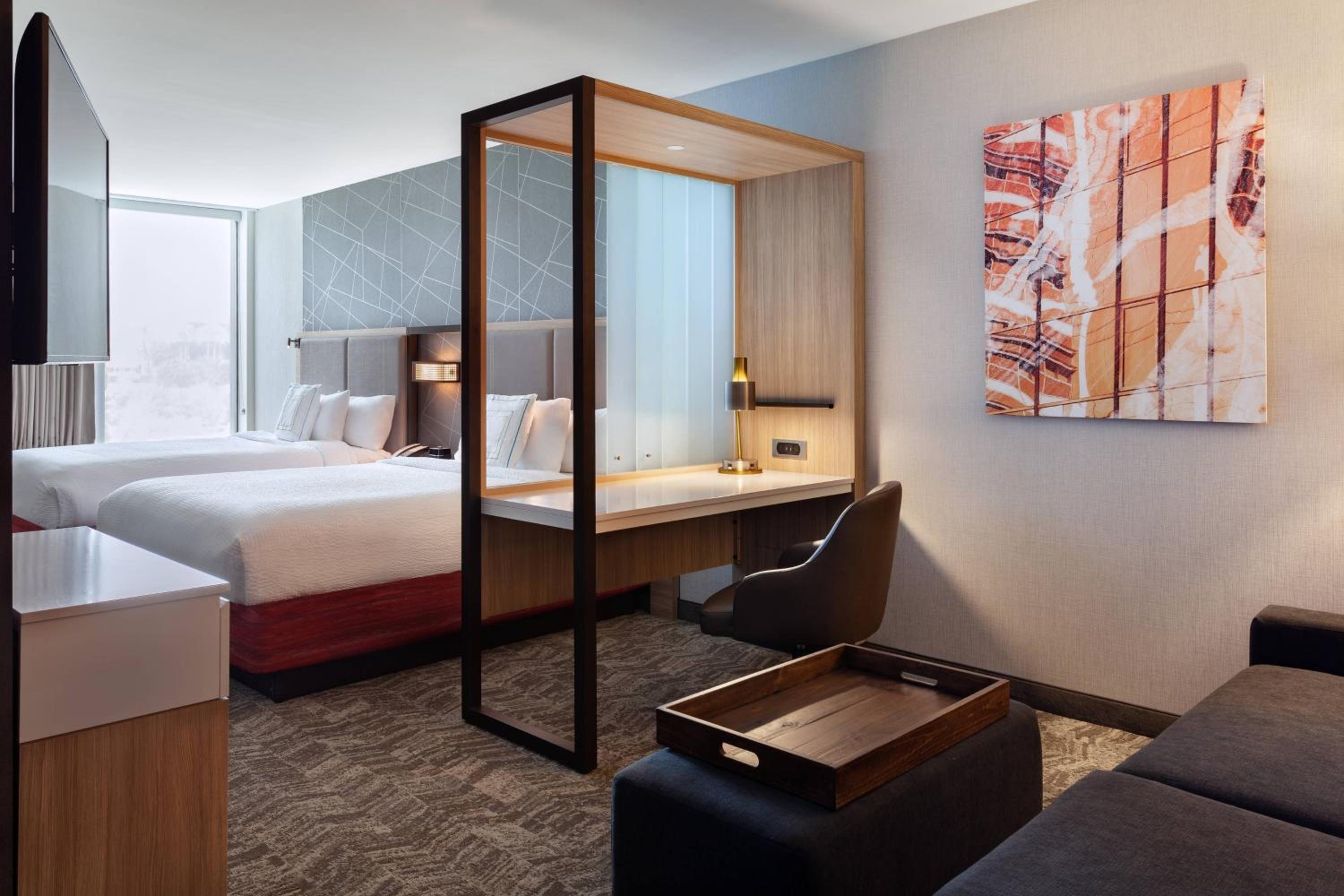 Corner Queen Suite