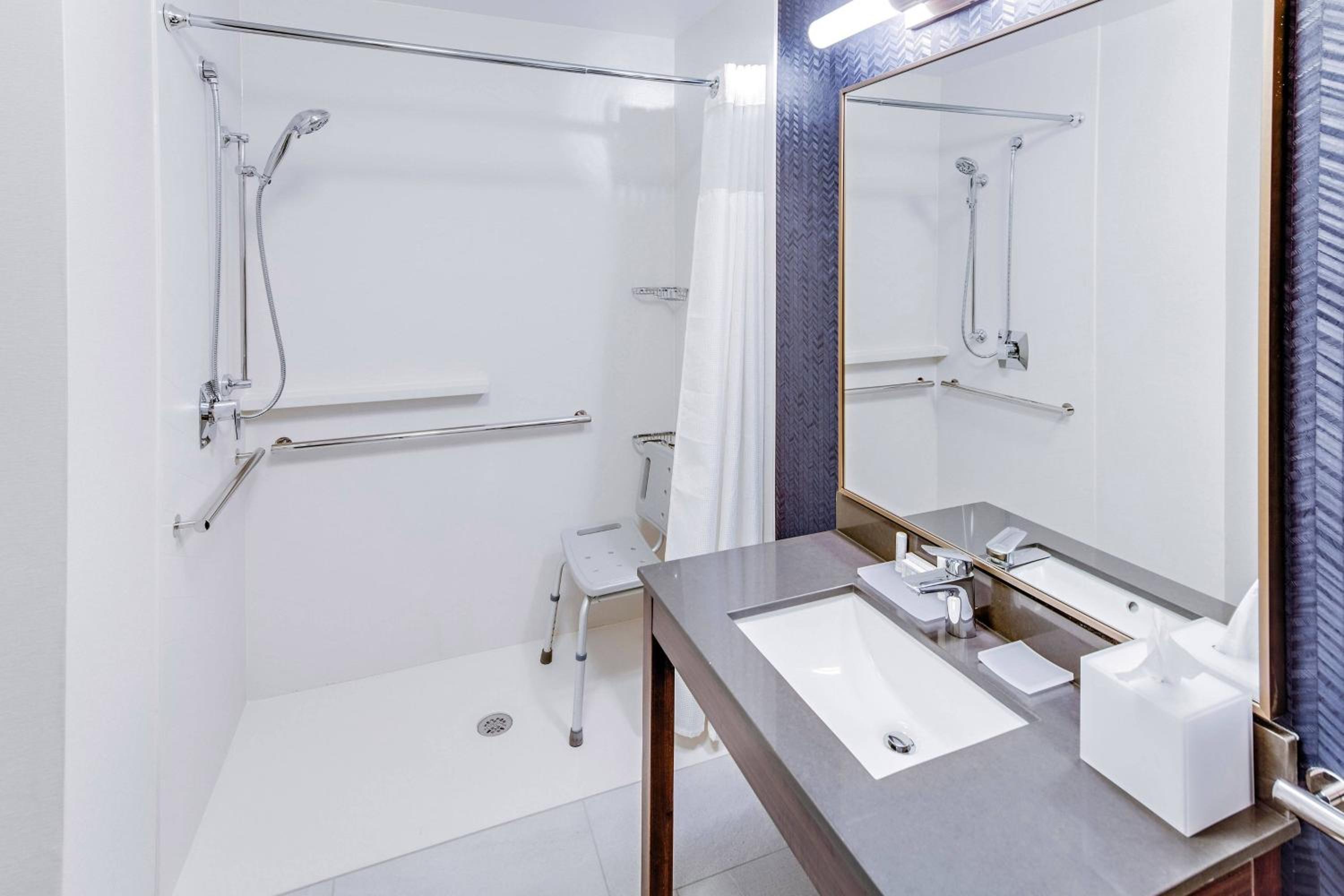 Double Suite with Two Double Beds and Sofa Bed - Photo 2