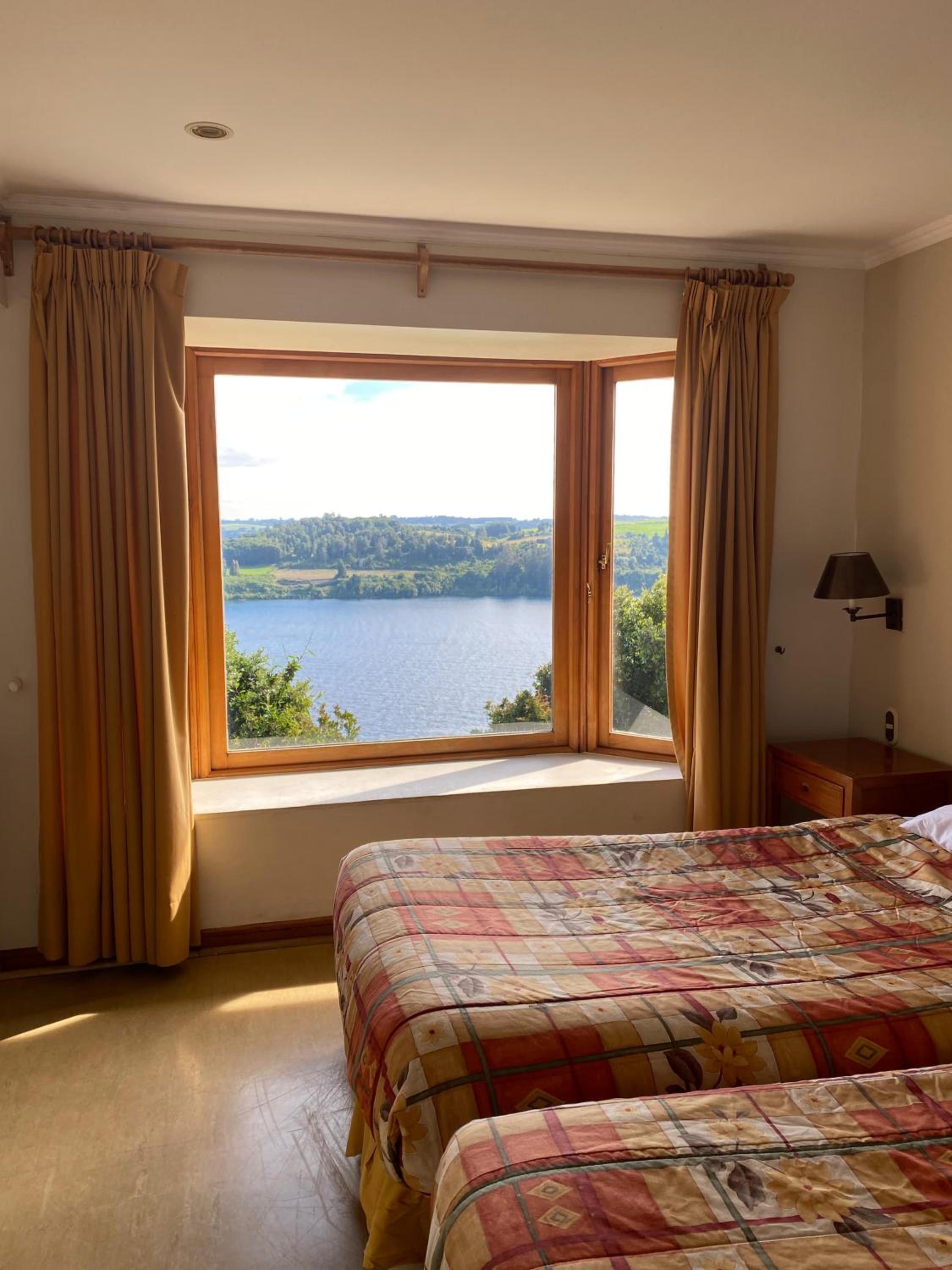 Bungalow with Lake View