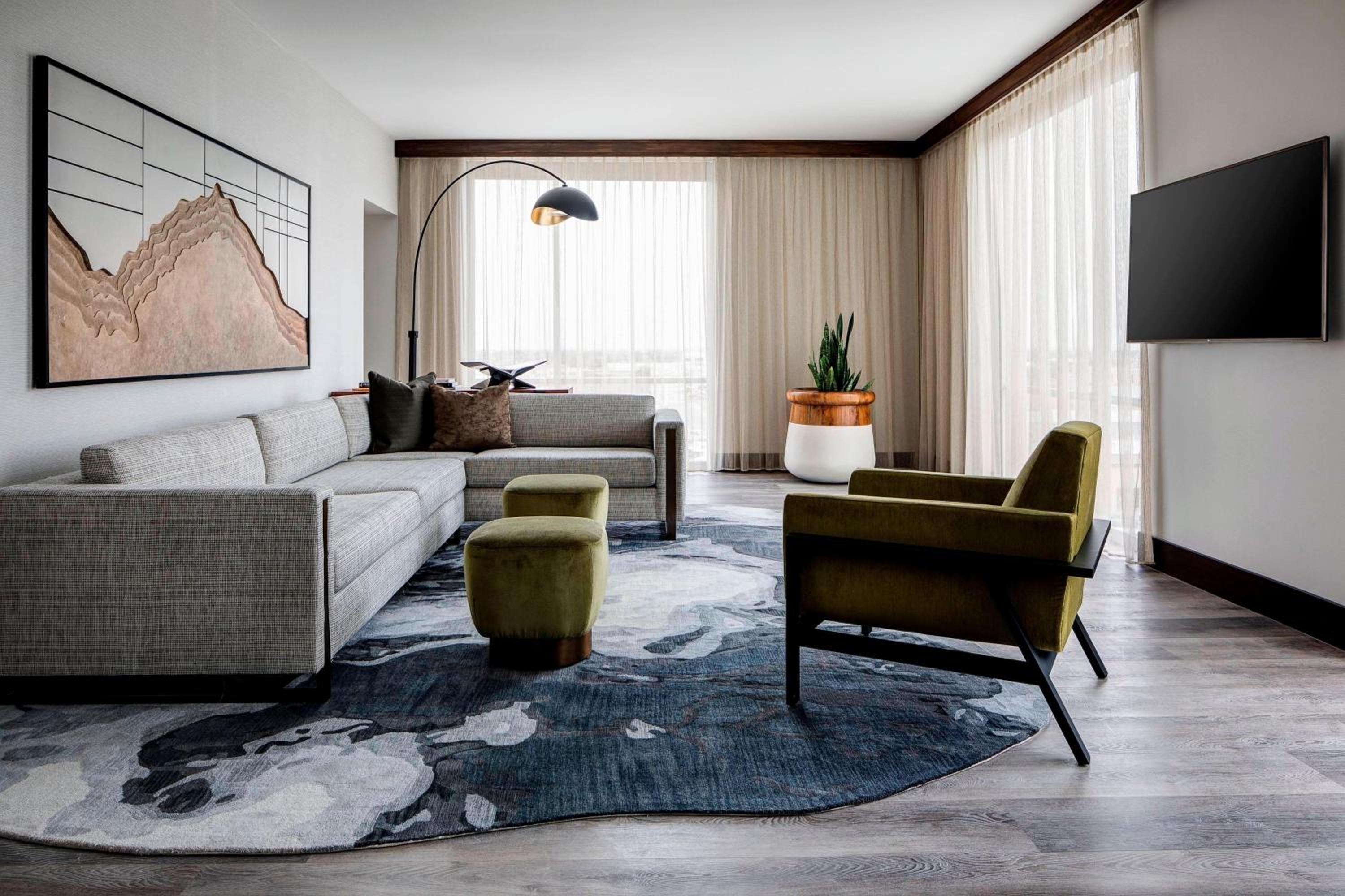 One-Bedroom Corner King Suite