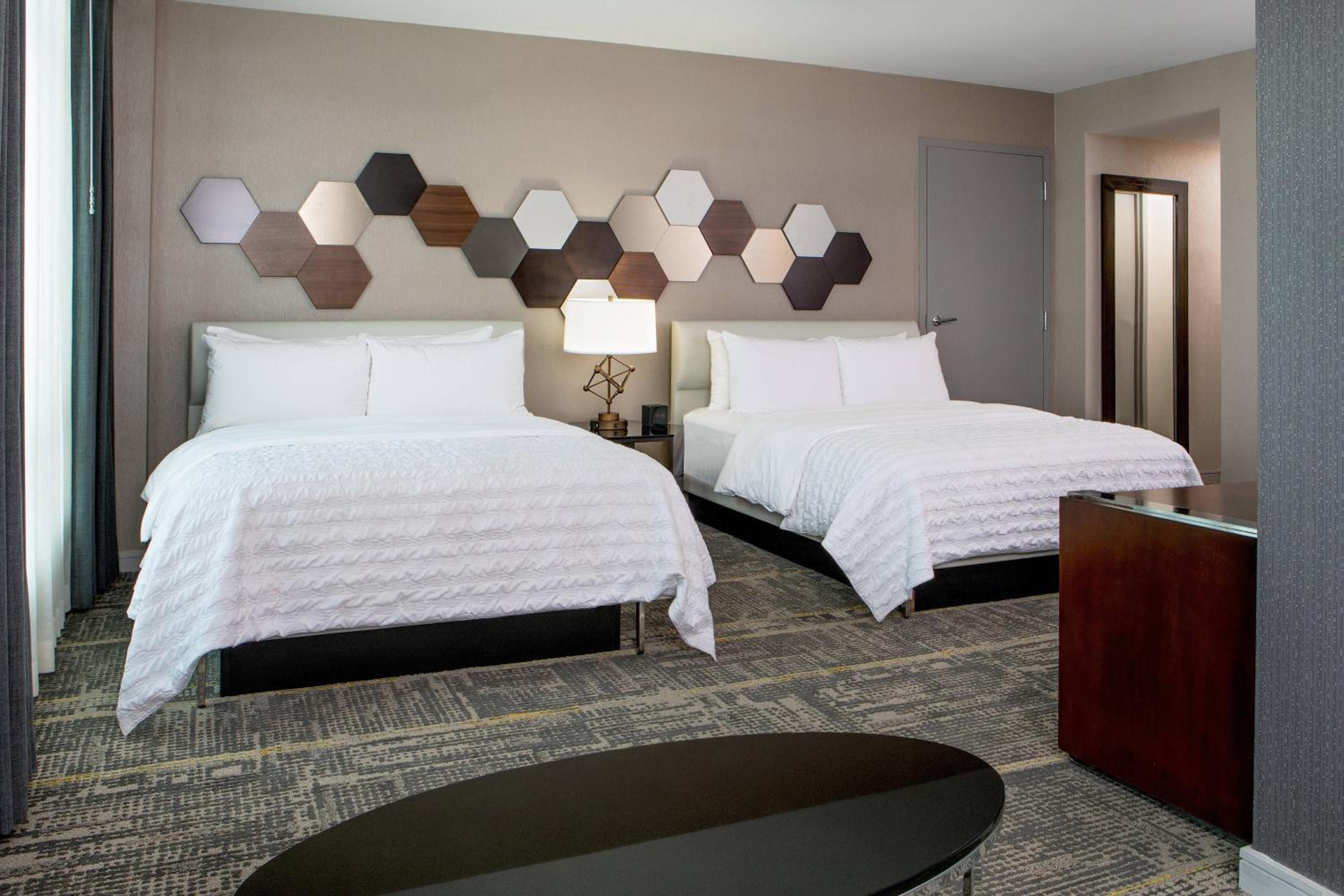 Junior Suite, 2 Queen, Garden view