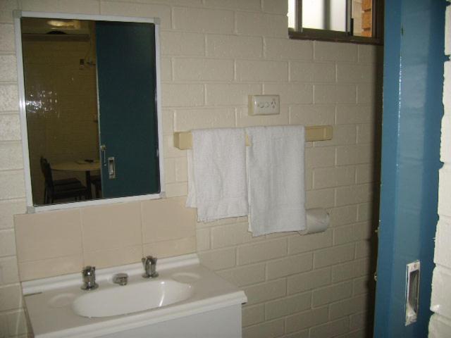 Double Room (6 Adults) - No Pets photo 2