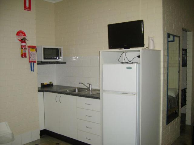 Double Room (6 Adults) - No Pets photo 3
