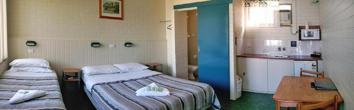 Triple Room - No Pets photo 3