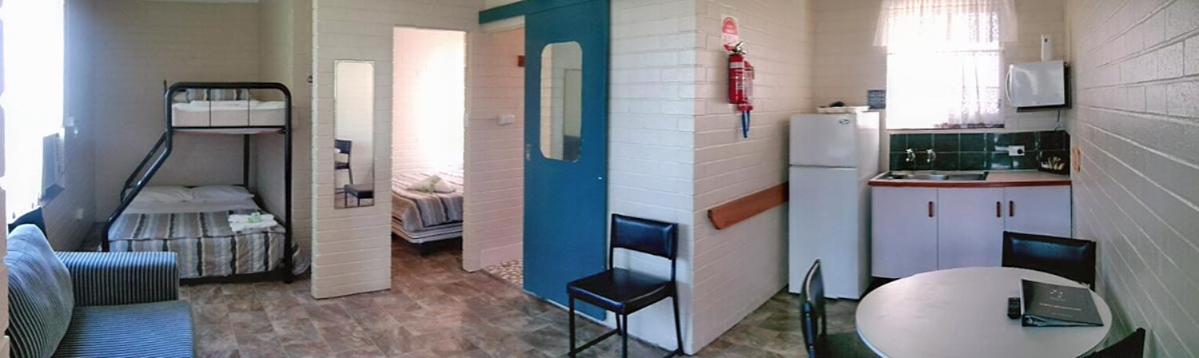 Double Room (5 Adults) - No Pets photo 2