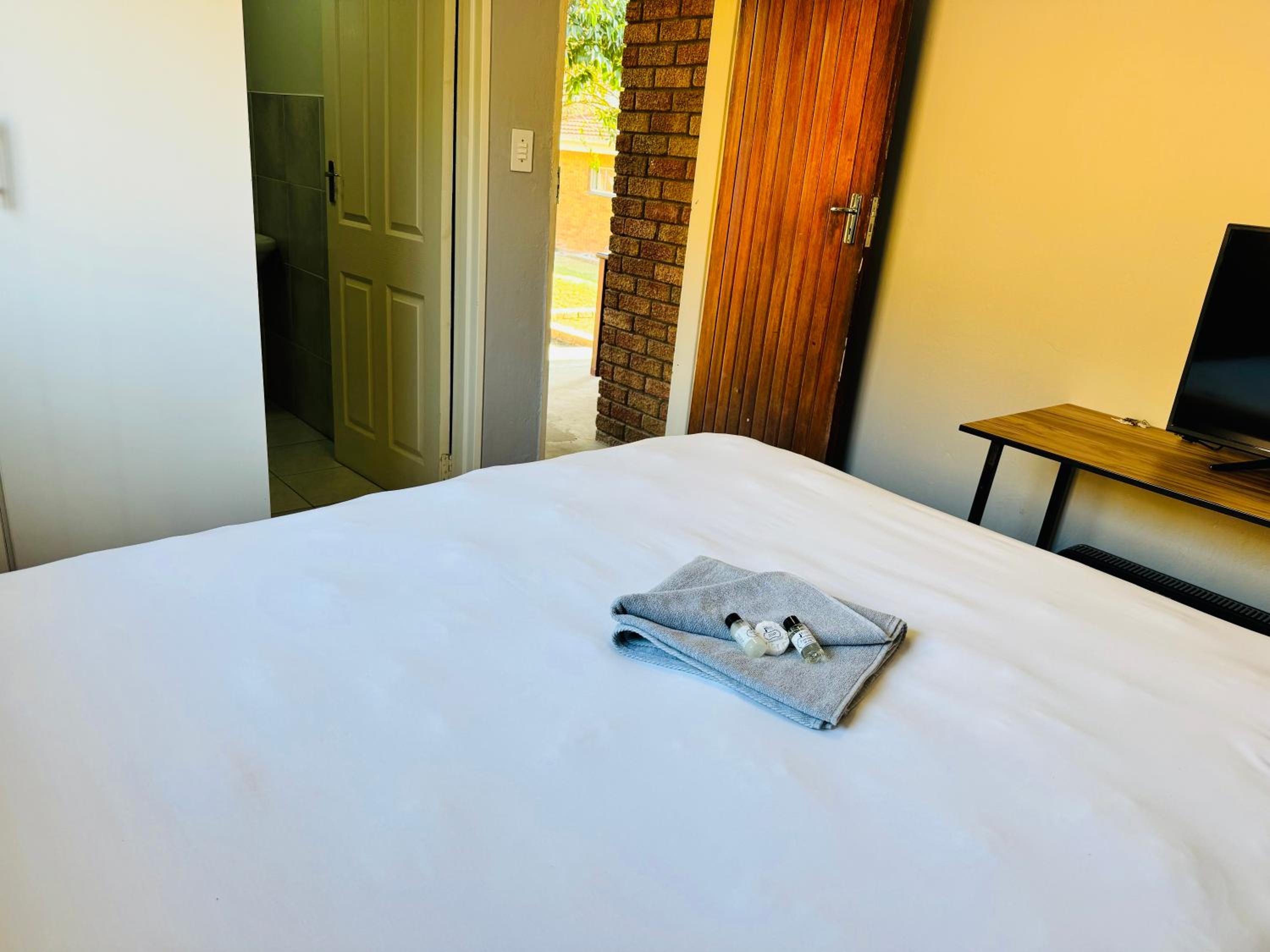Budget Double Room photo 3