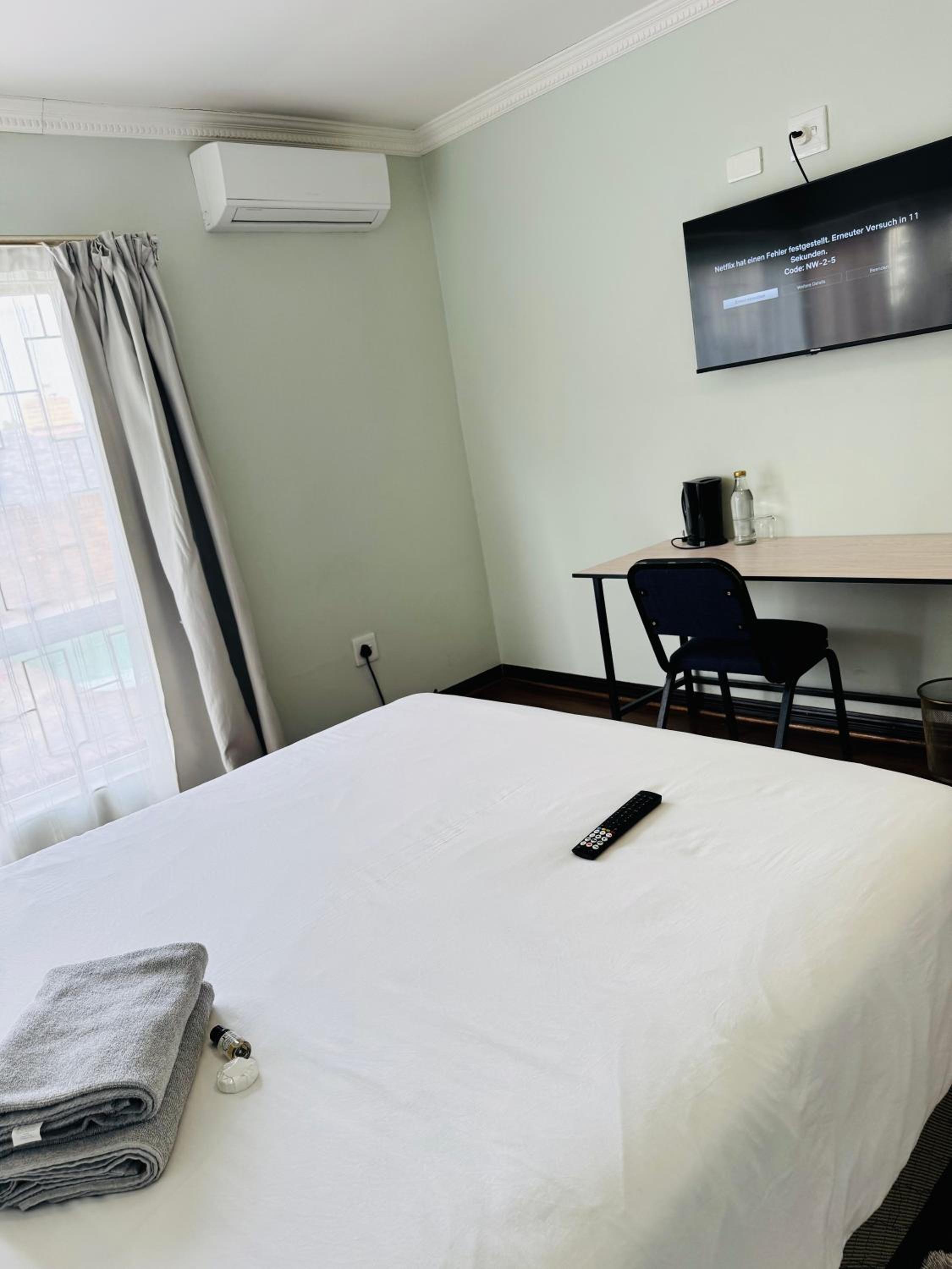 Deluxe Double Room with Bath photo 3