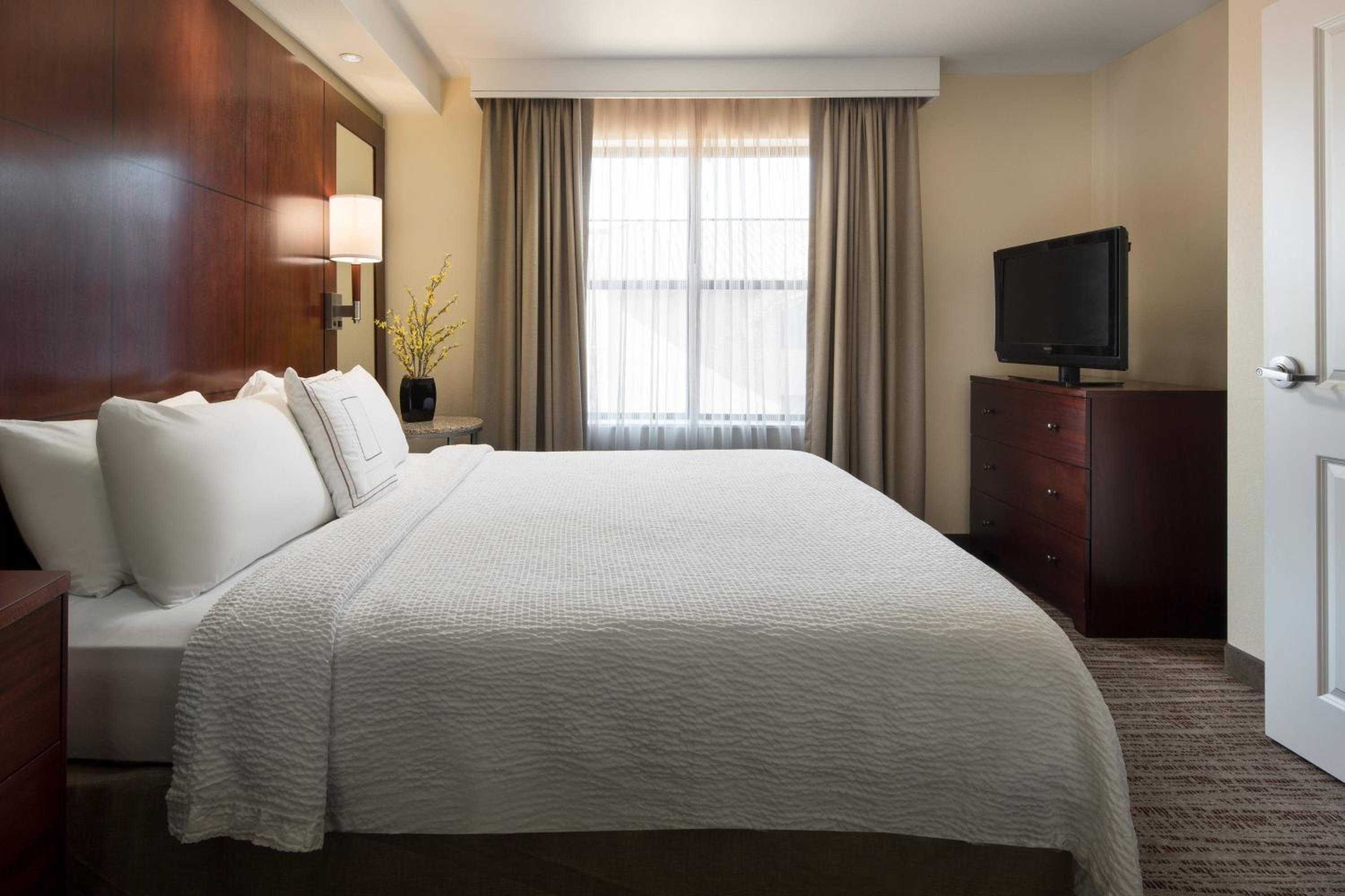 Two-Bedroom Suite - Hearing Accessible - Photo 3