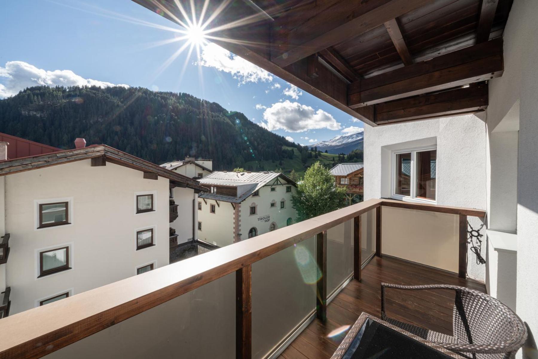 Junior Suite with Mountain View - Photo 3