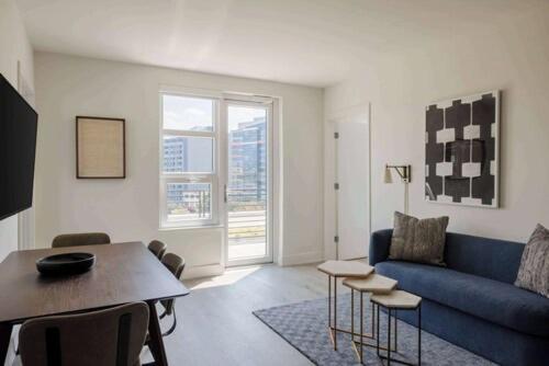 Deluxe Queen Bedroom with Balcony - Non-Smoking