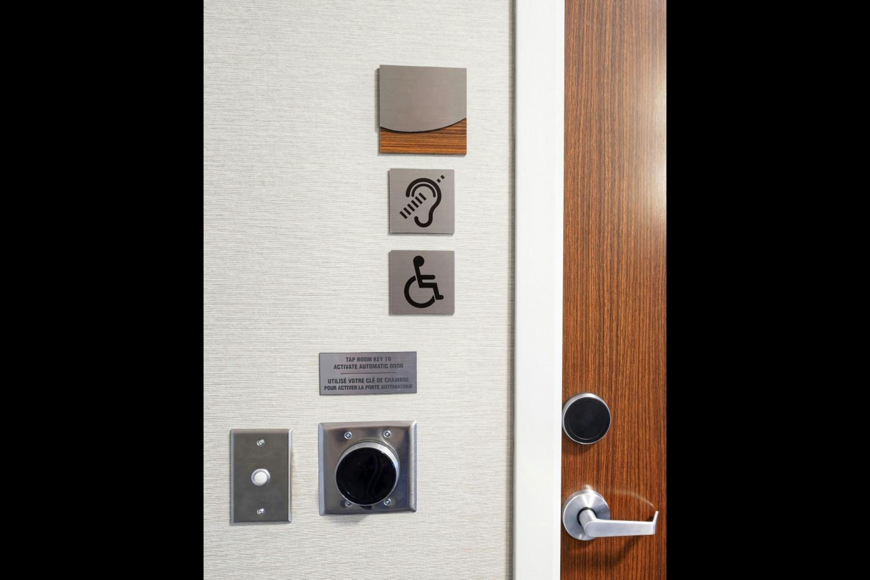 King Room with Bathtub - Mobility Access/Hearing Accessible