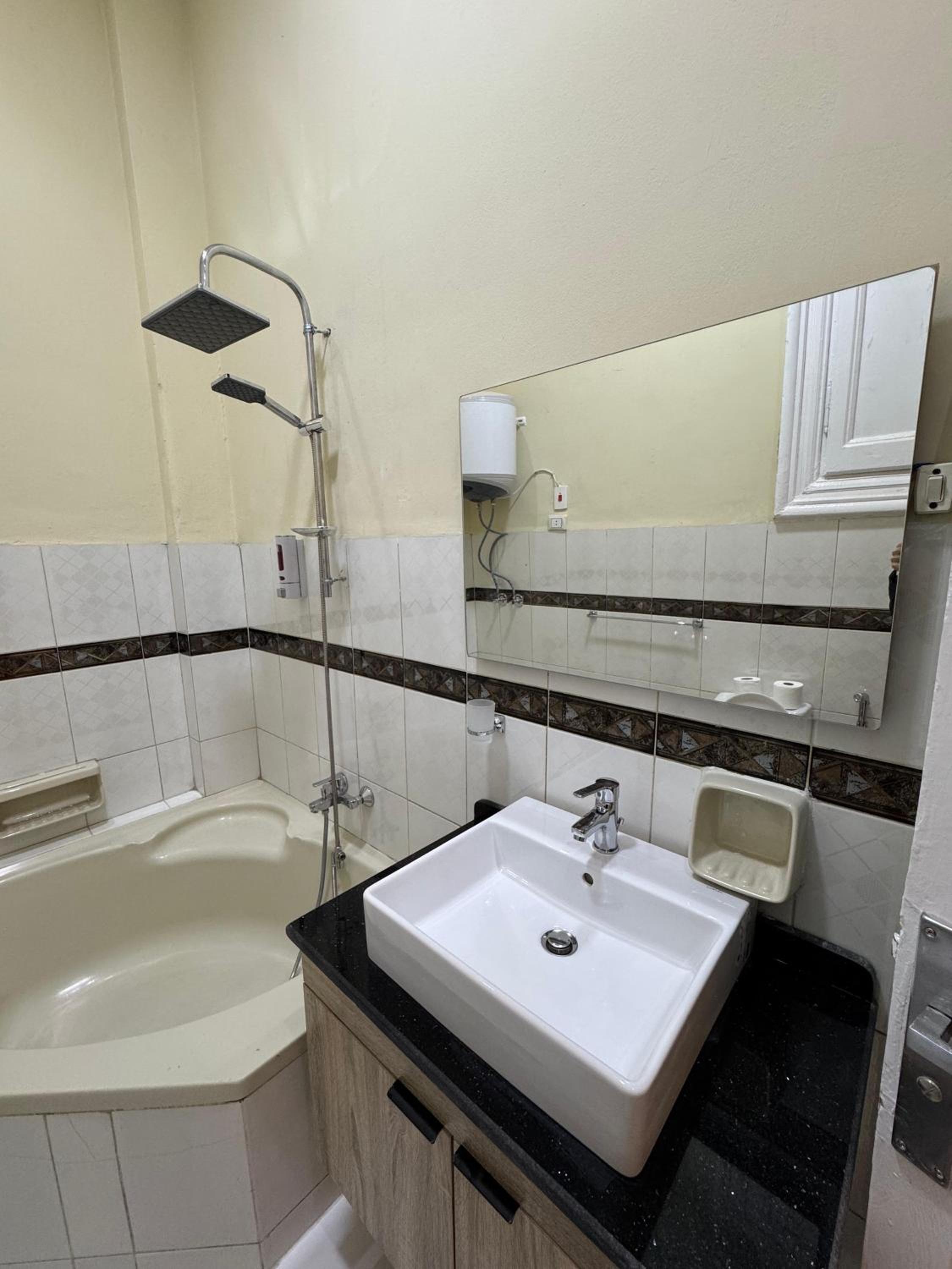 Suite with Balcony thumbnail 6