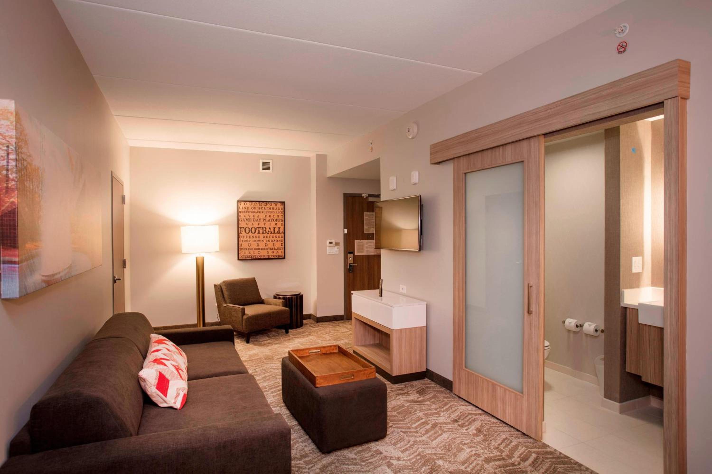 One-Bedroom Queen Suite with Two Queen Beds and Trundle Sofa - Photo 4