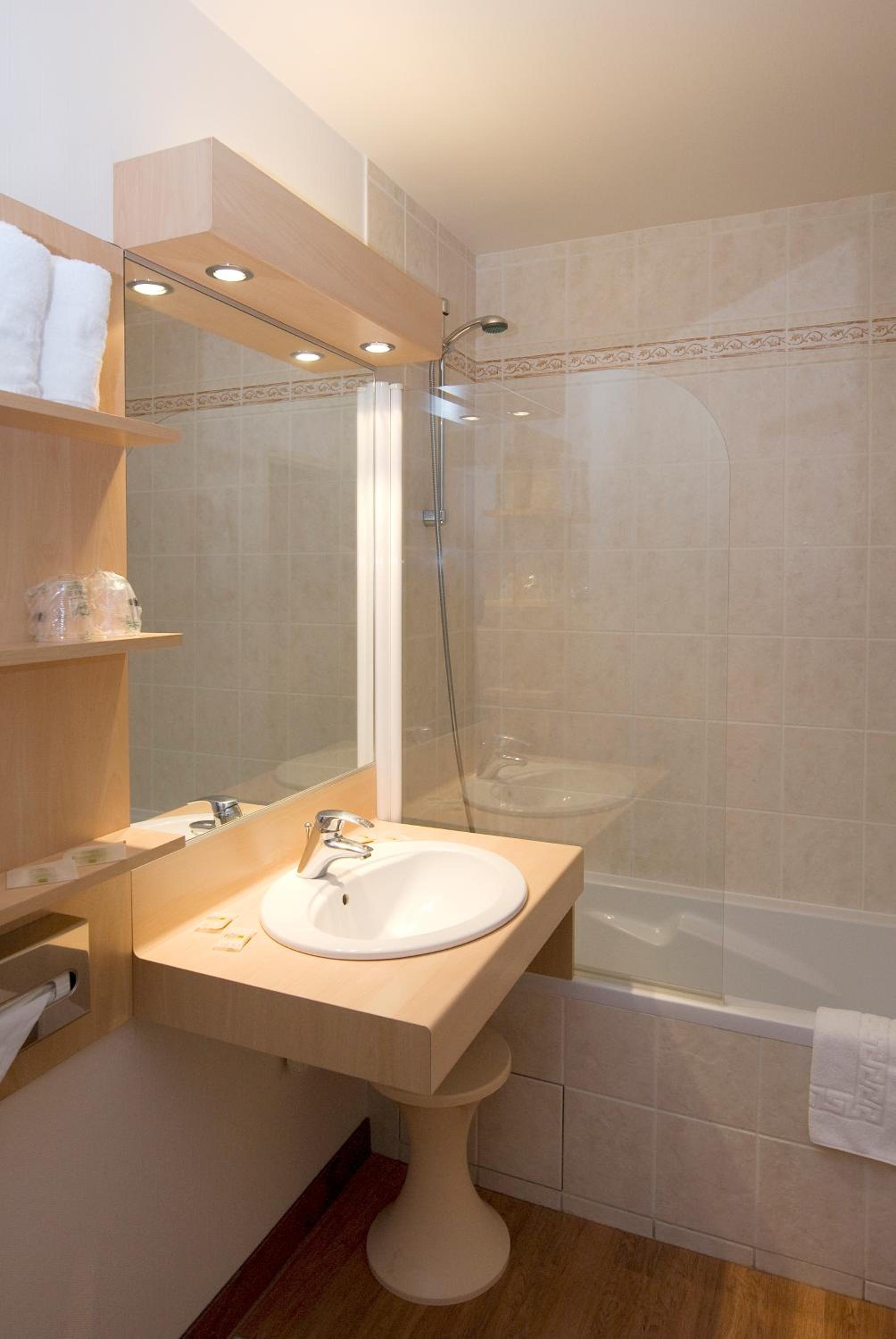 Double Room - Photo 9
