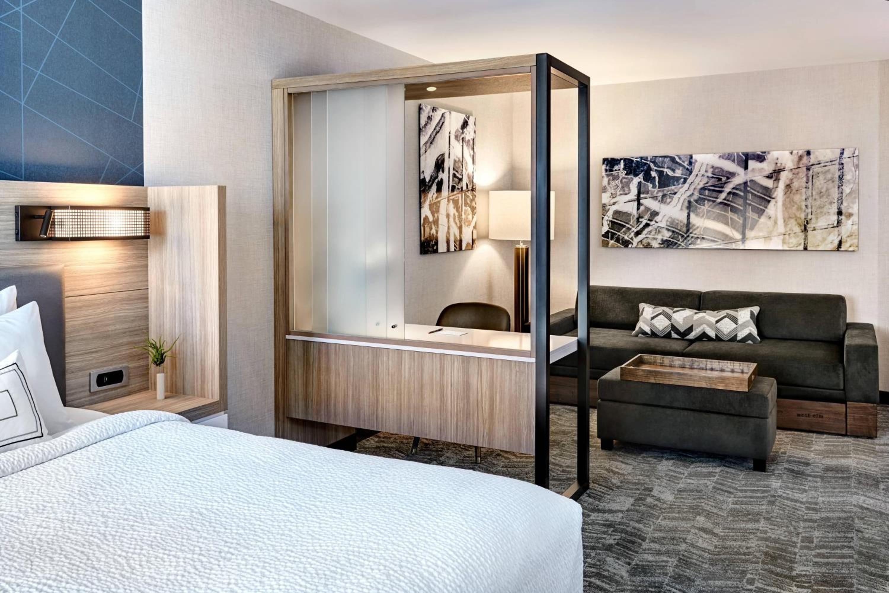 One-Bedroom King Suite with Sofa Bed - Hearing Accessible