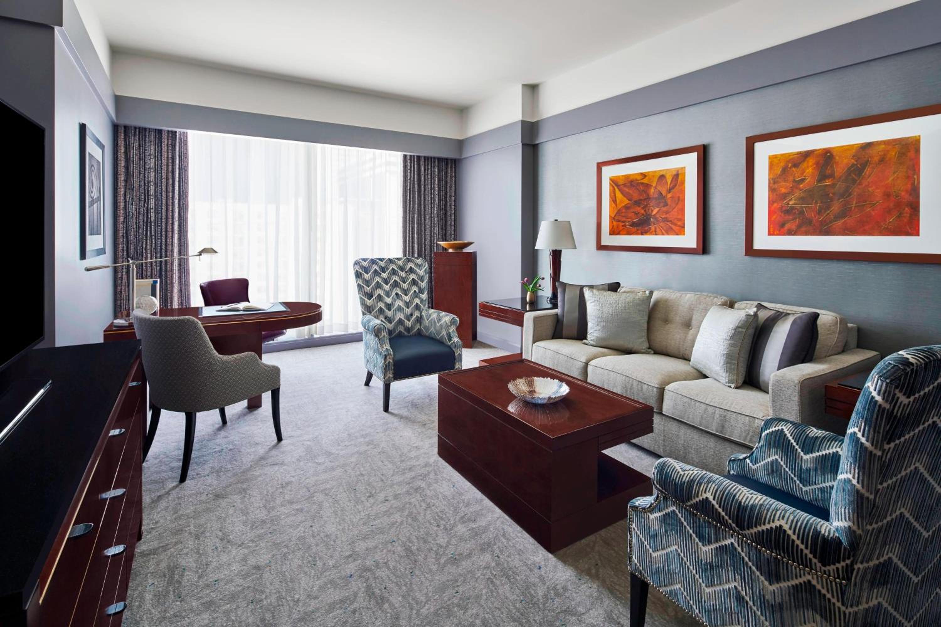 Parlor Suite, 1 Bedroom Suite, 1 King, Sofa bed (Hearing Accessible)