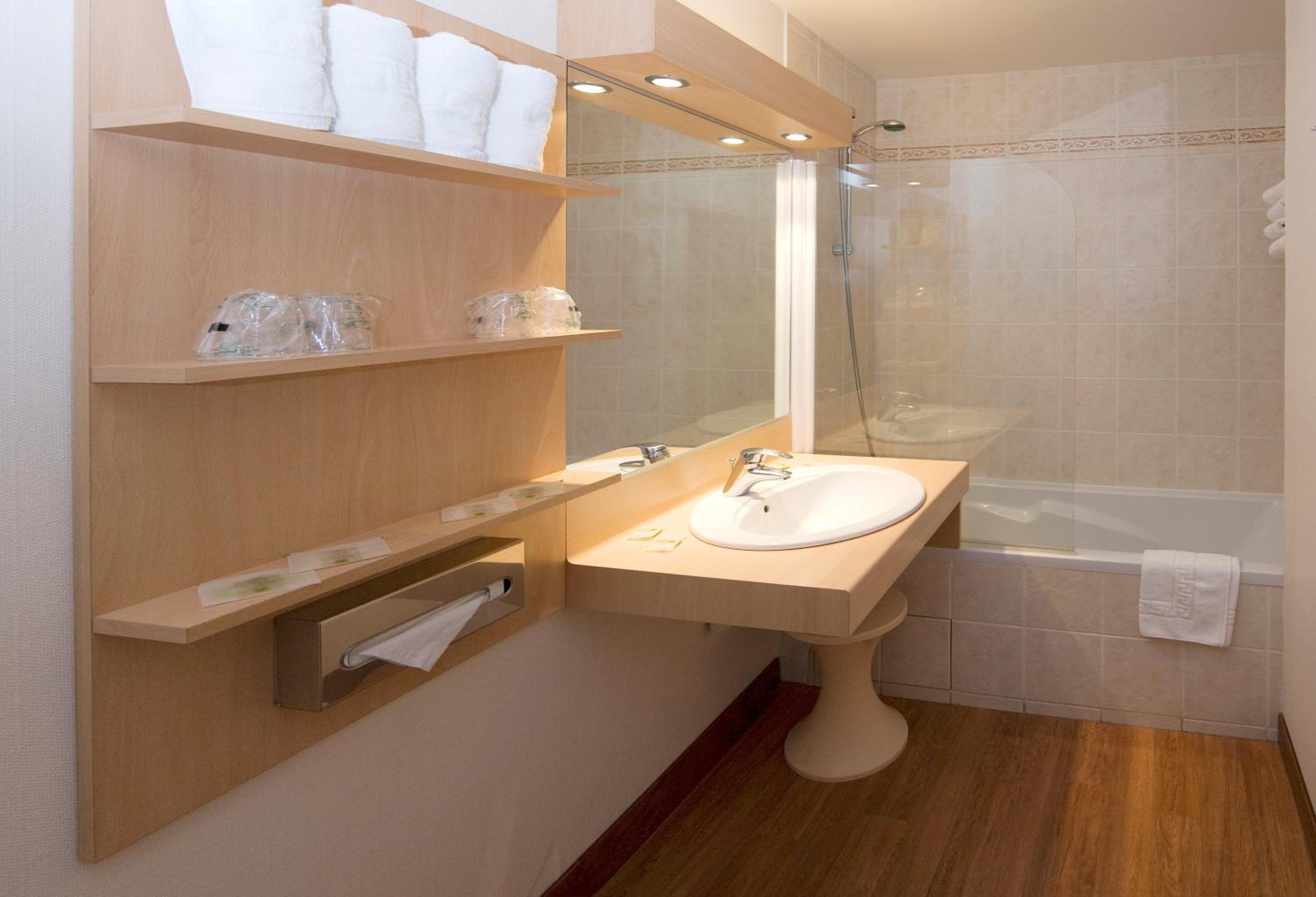Quadruple Room - Photo 8