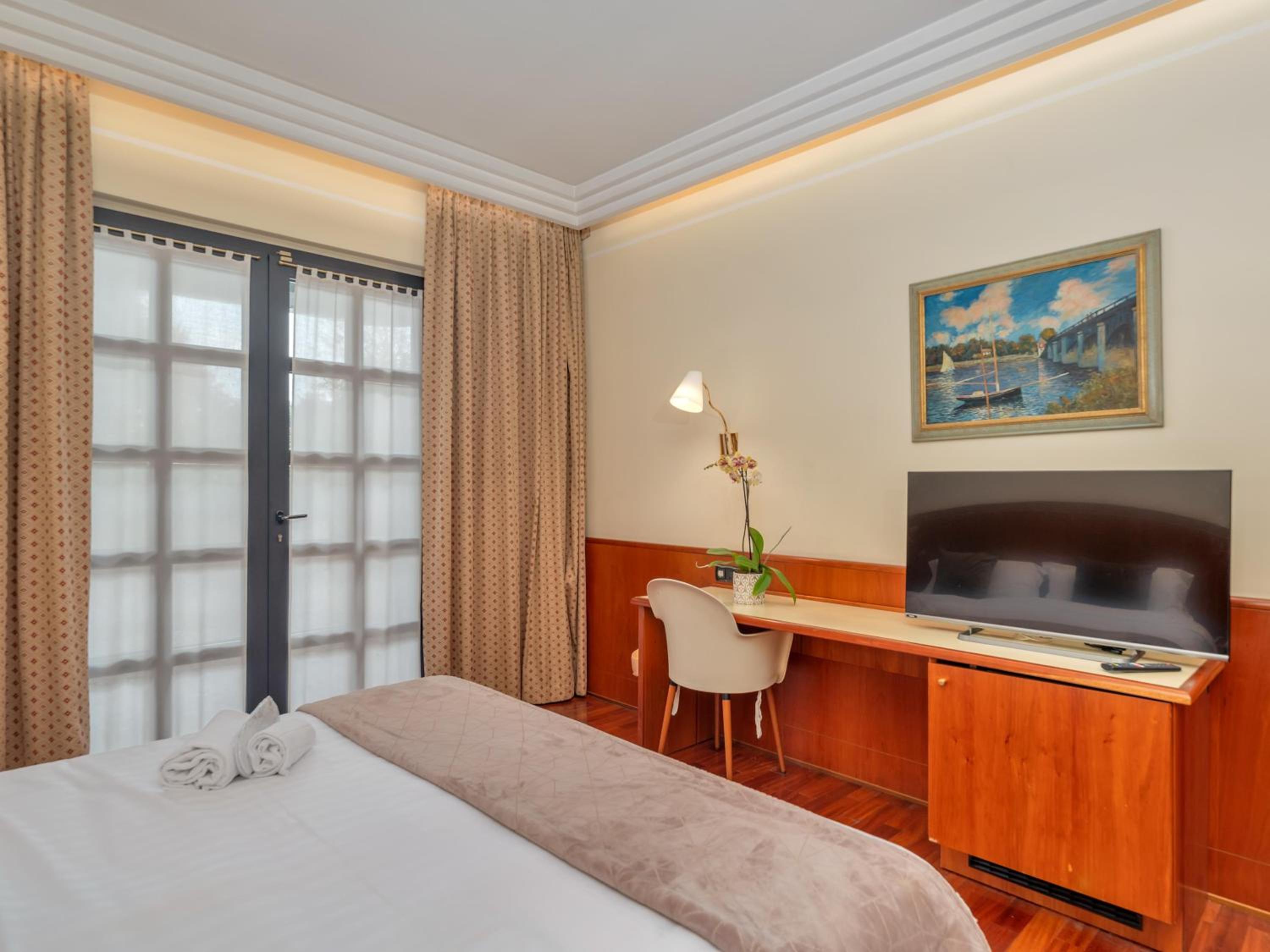 Double Room - Disability Access - Photo 3