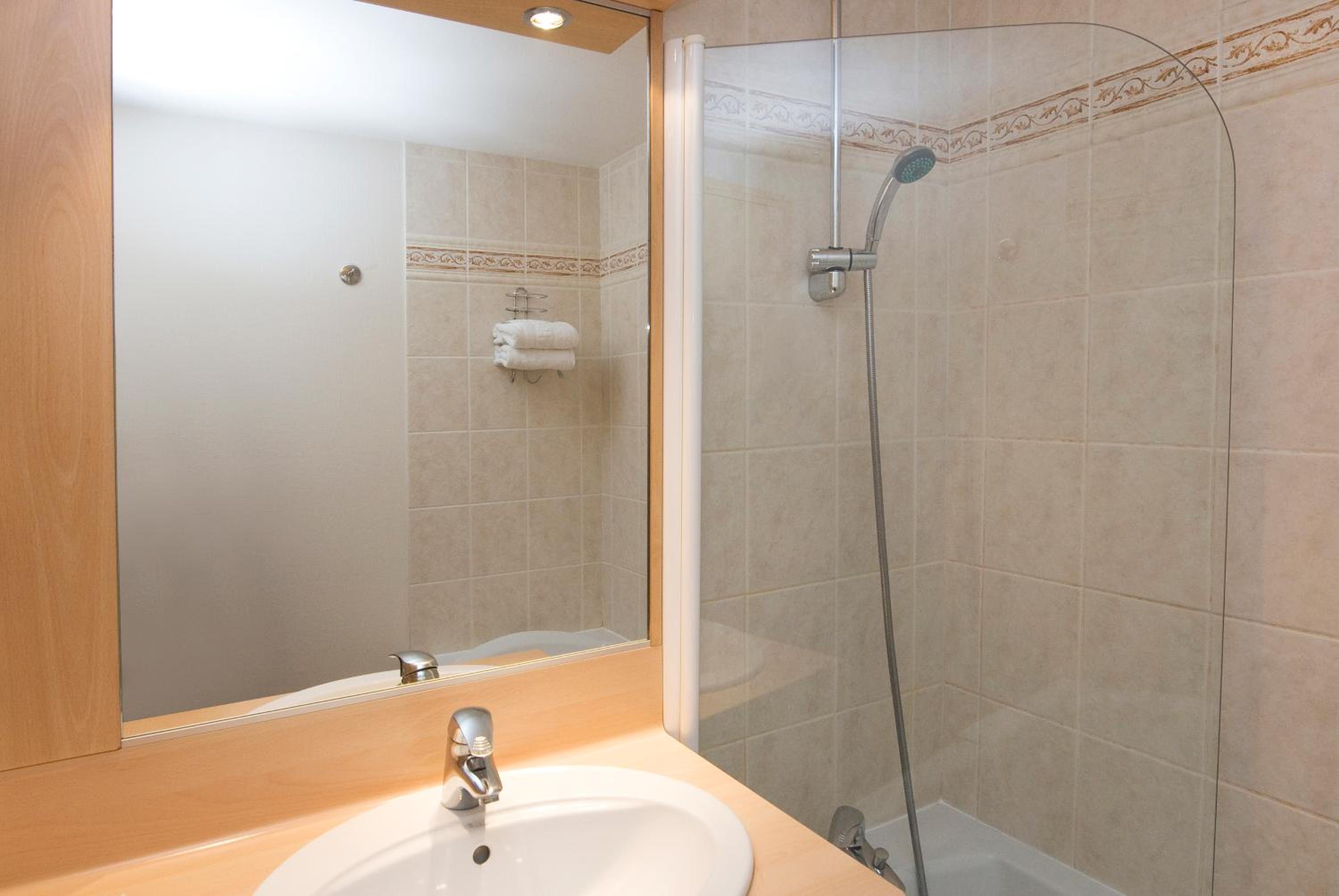 Double Room - Photo 6