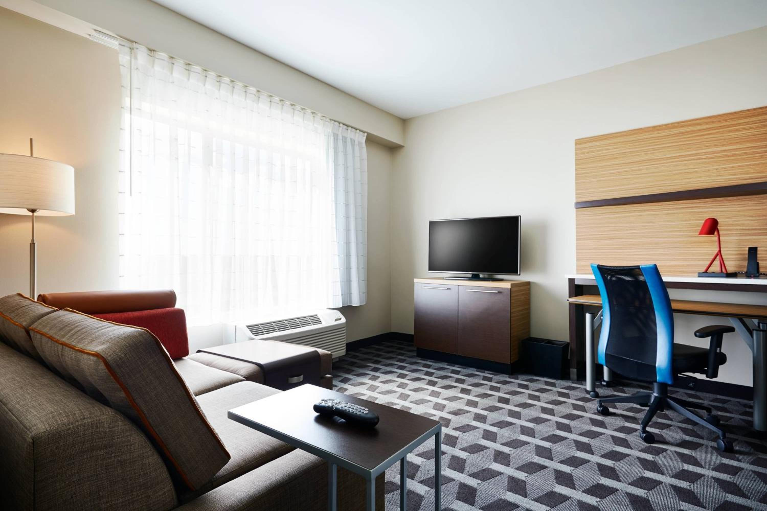 One-Bedroom Queen Suite with Sofa Bed and Roll-in Shower - Mobility Accessible