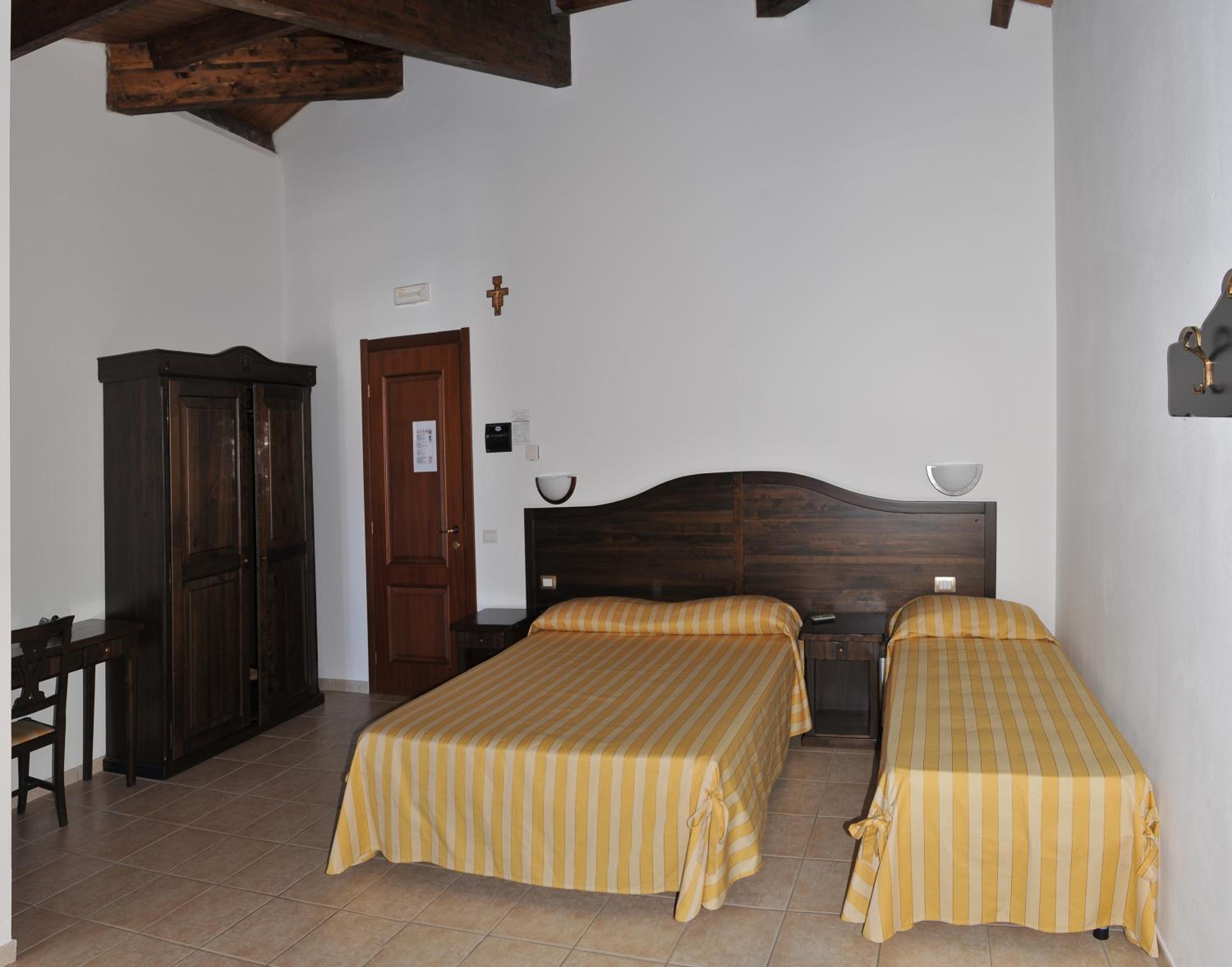 Family Room (2 Adults + 2 Children) photo 2