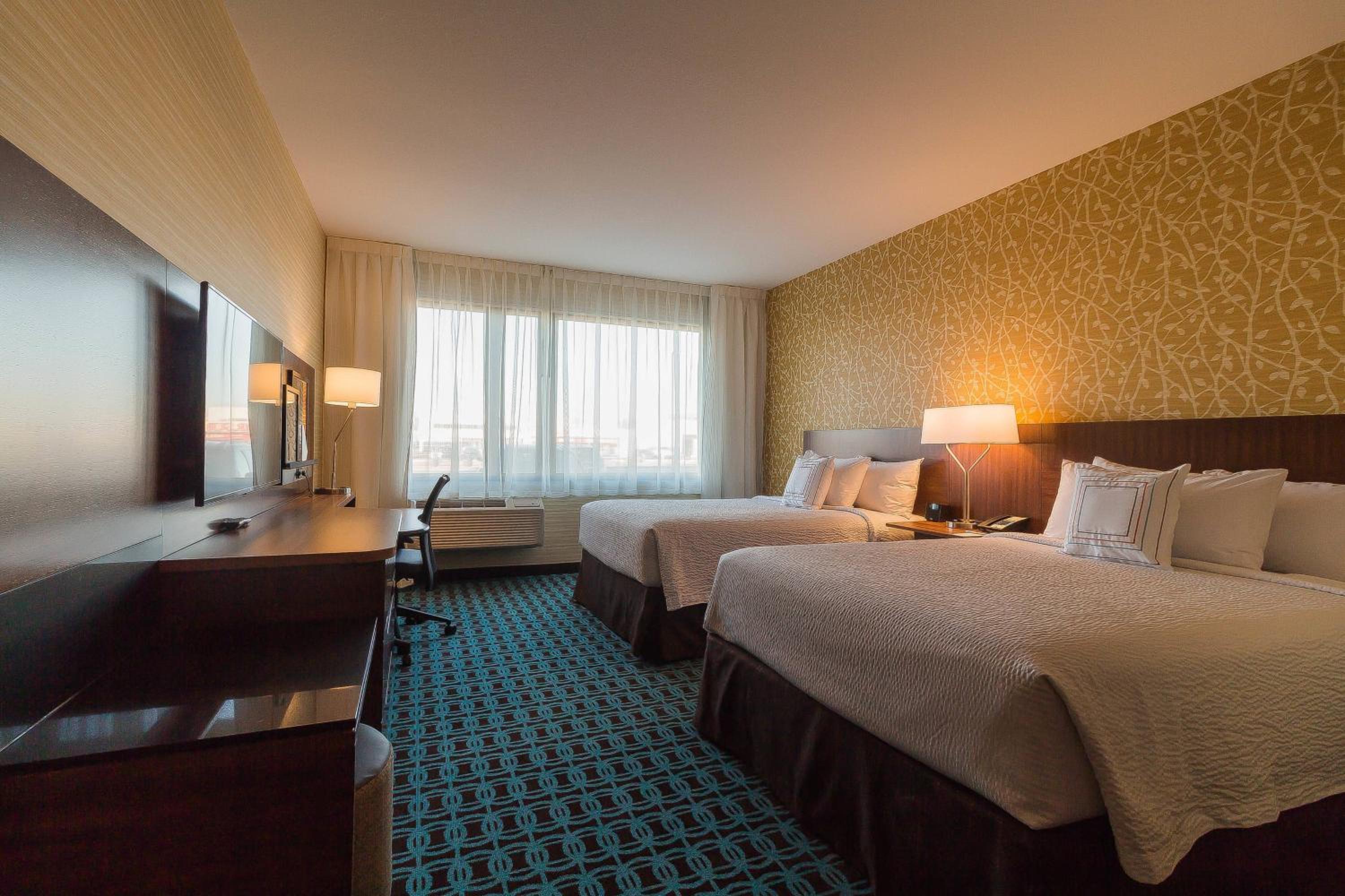 Queen Room with Two Queen Beds photo 2
