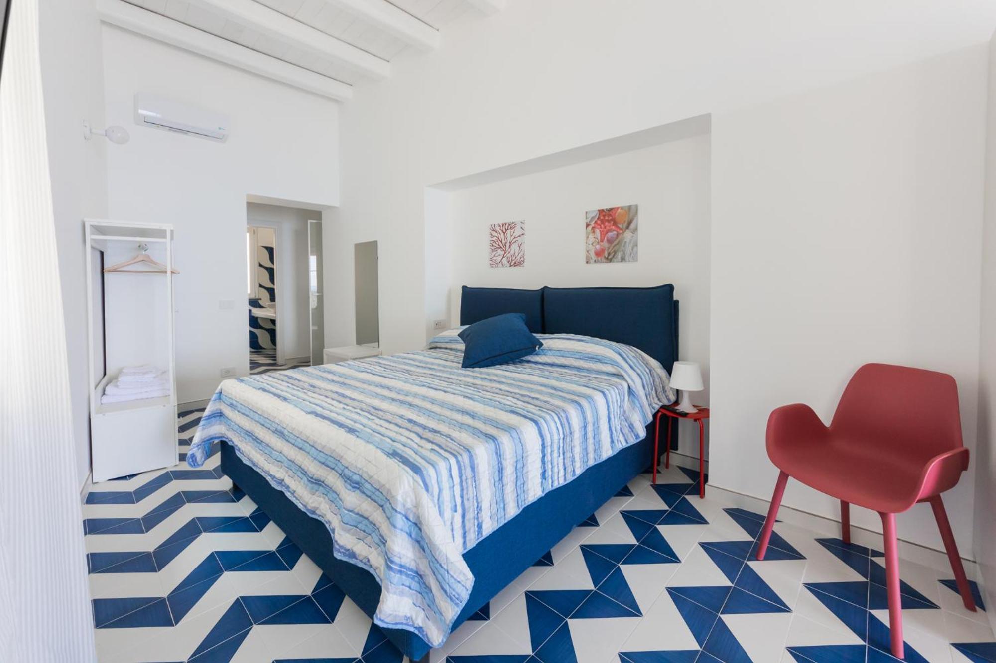 One-Bedroom Apartment with Sea View photo 2