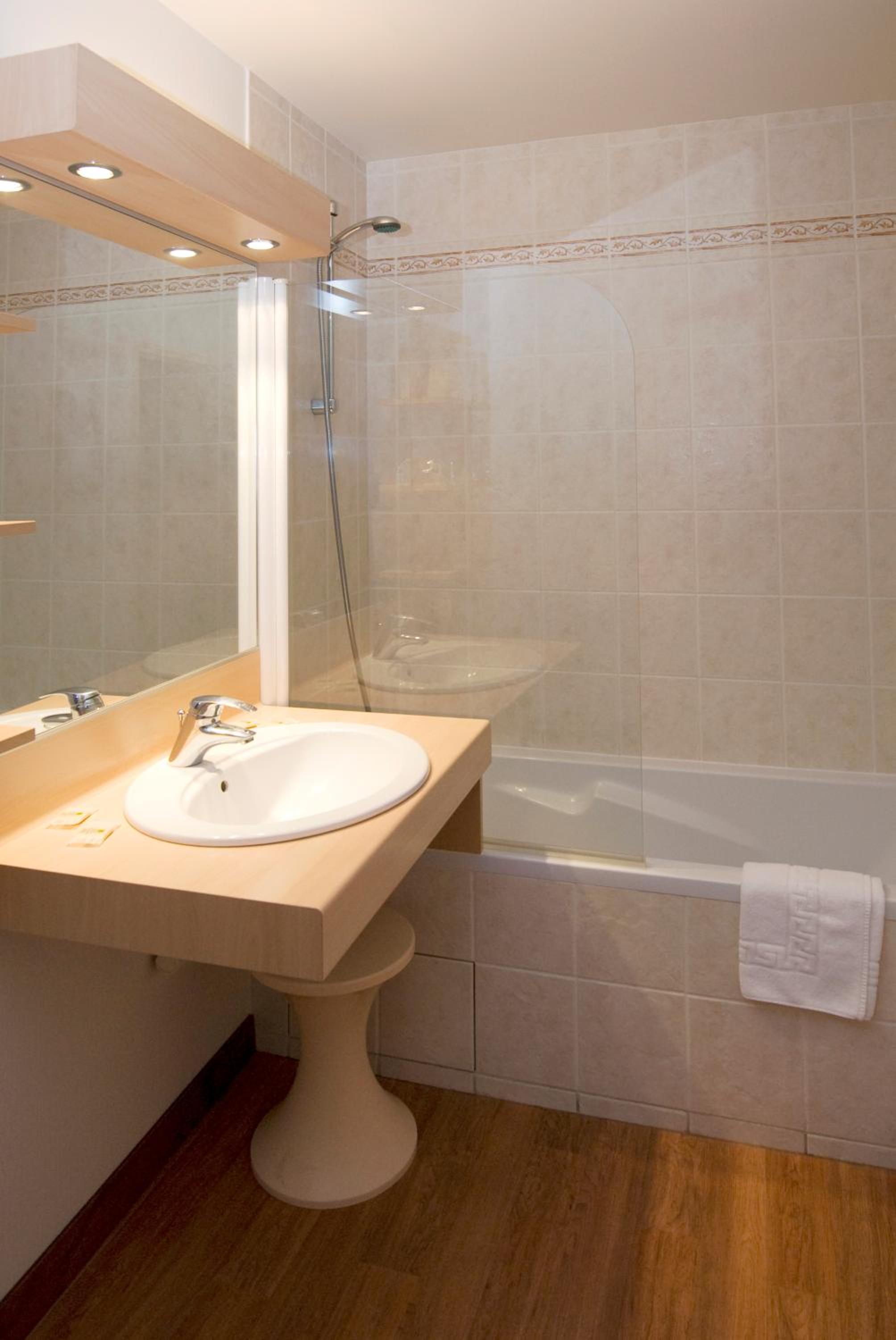 Double Room - Photo 7
