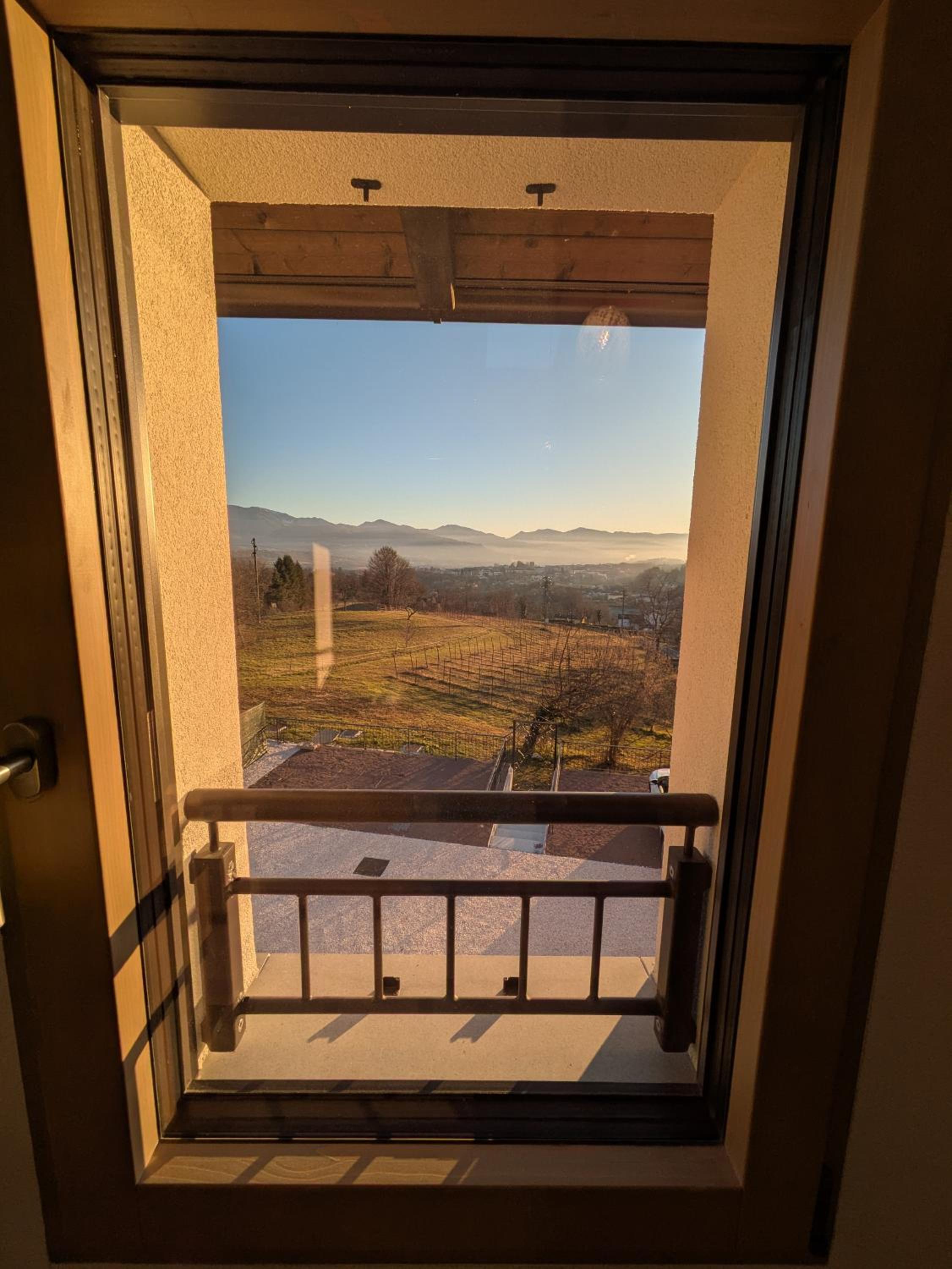 Deluxe One-Bedroom Apartment with City View photo 2