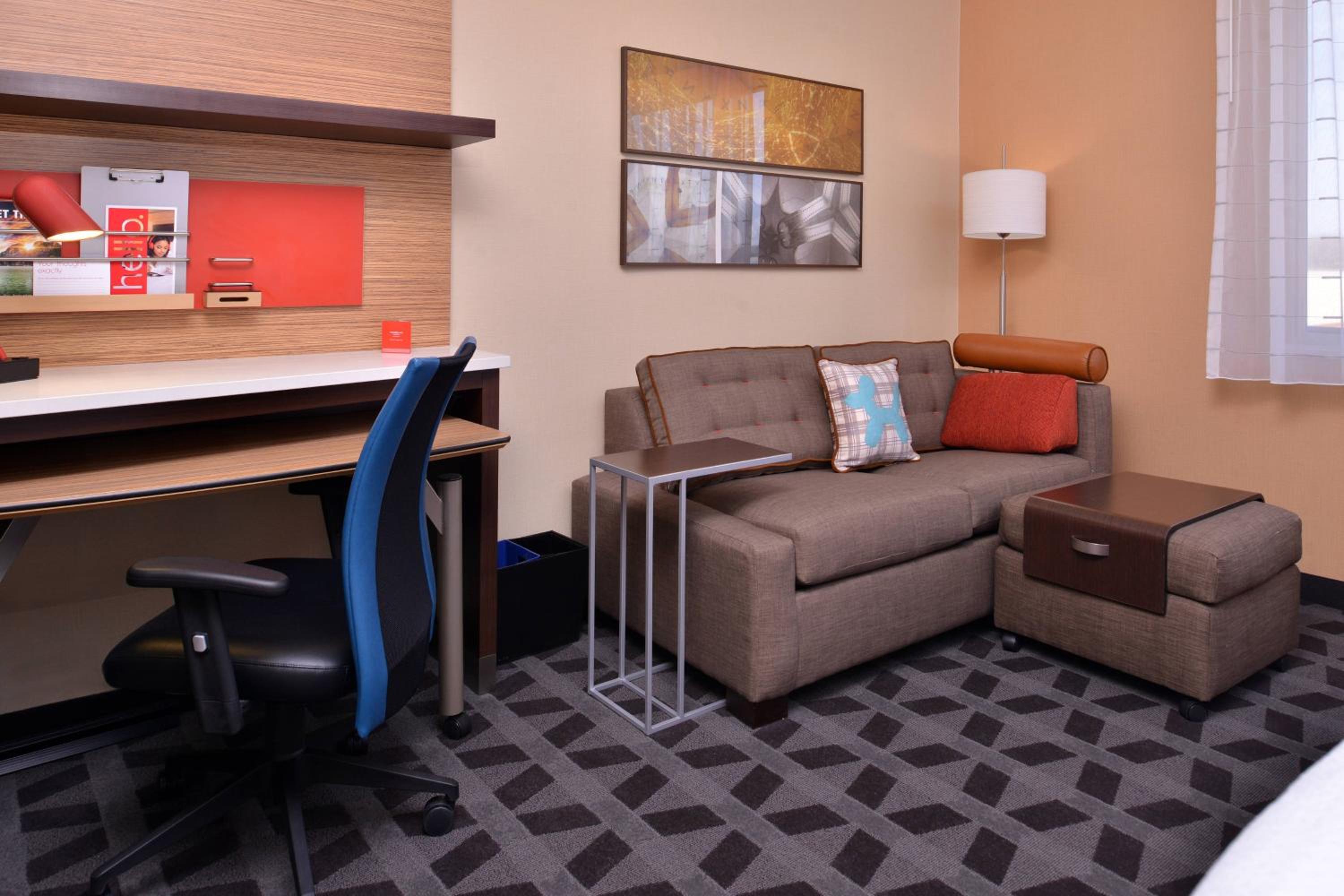 King Studio with Sofa Bed and Adapted Tub - Mobility and Hearing Accessible