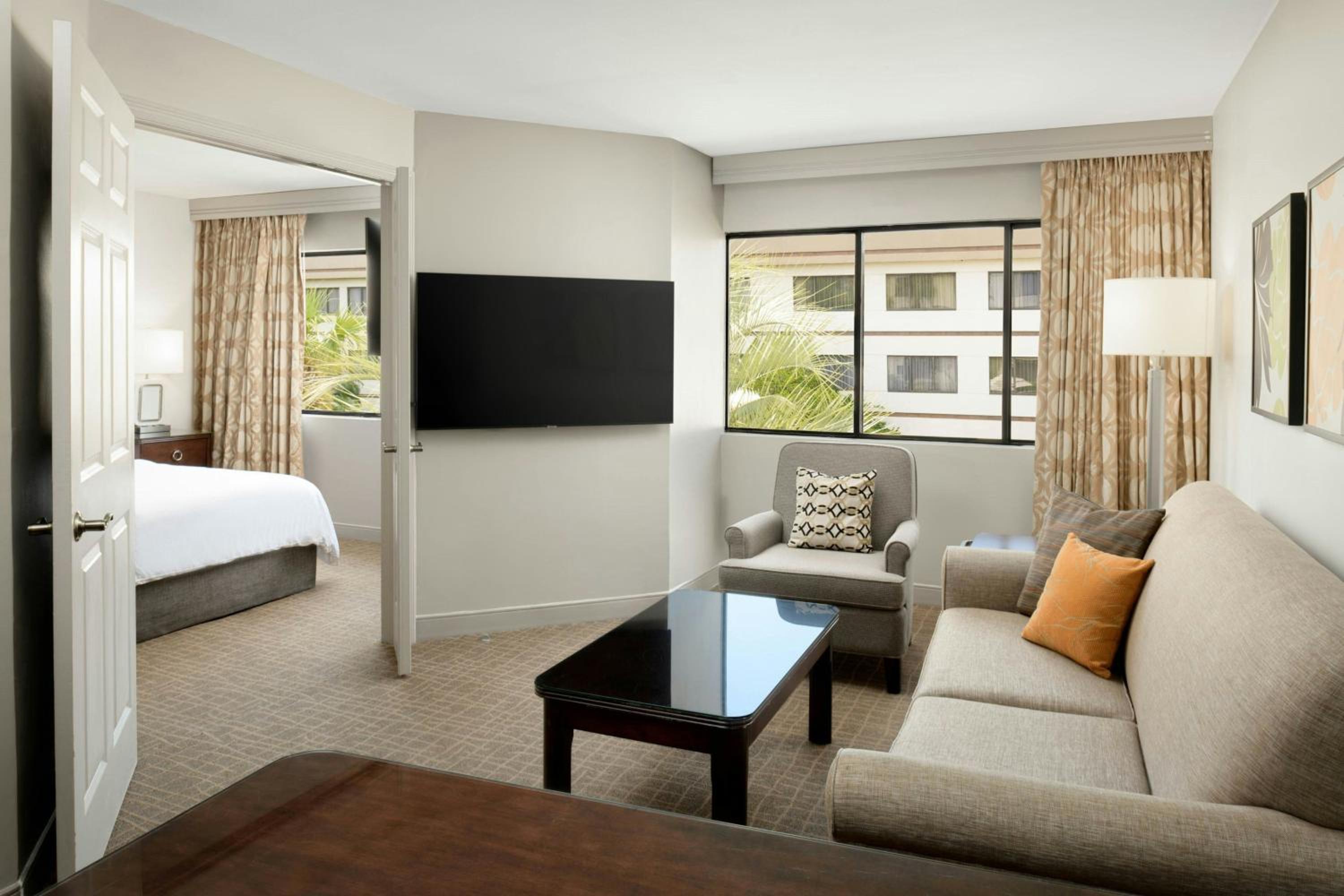 One-Bedroom Suite with Patio and Pool View thumbnail 6