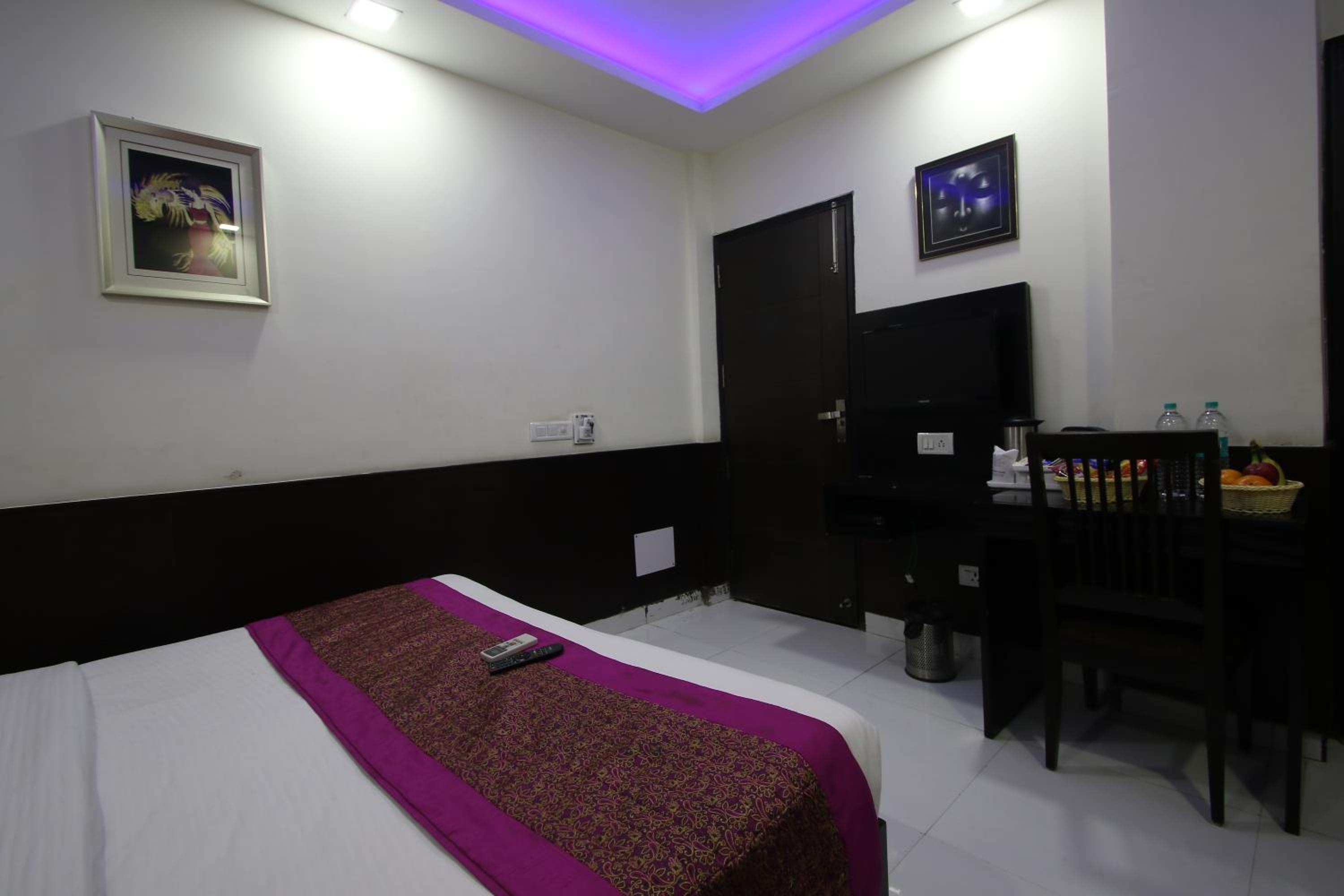 Deluxe Room - Photo 2