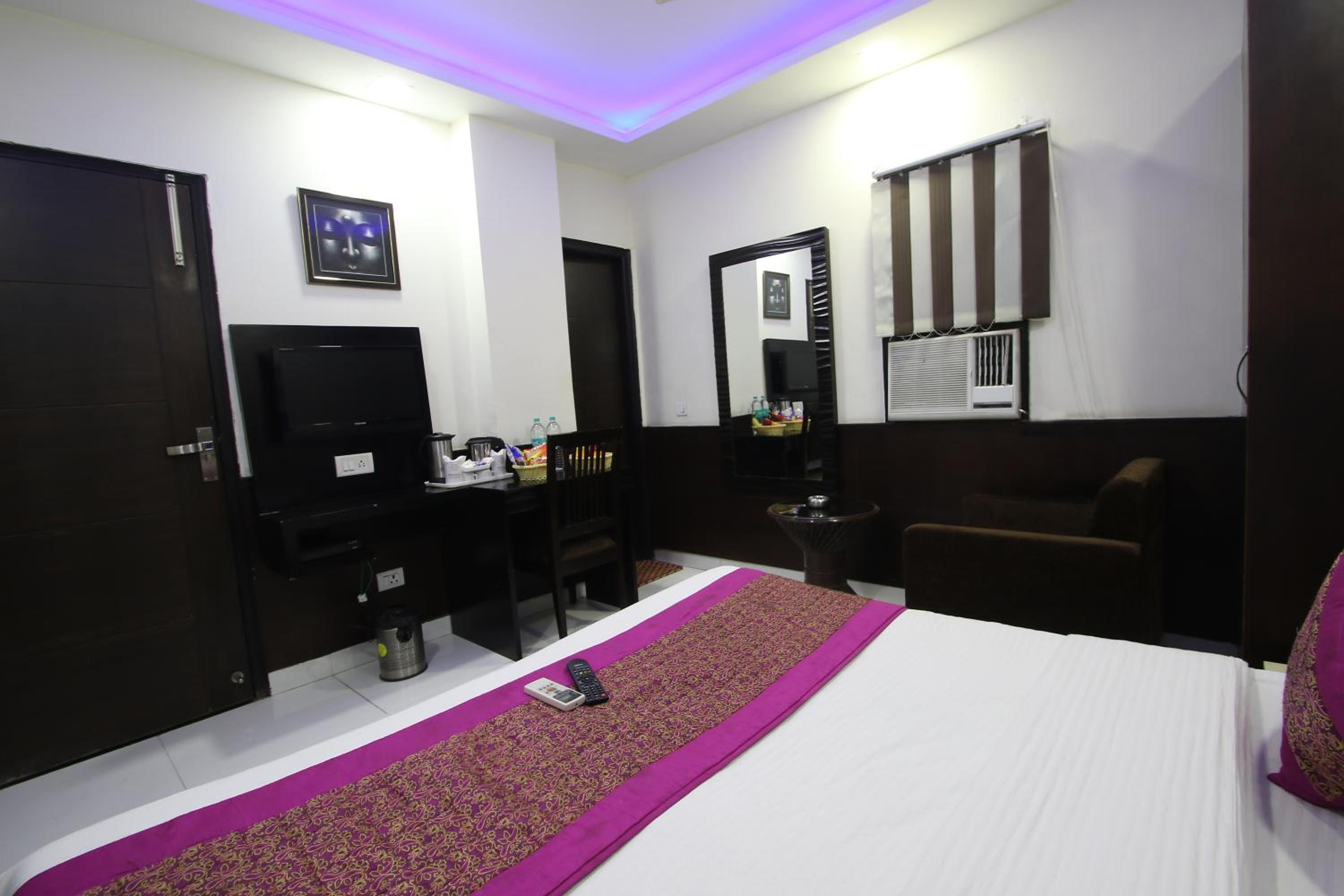 Deluxe Room - Photo 13