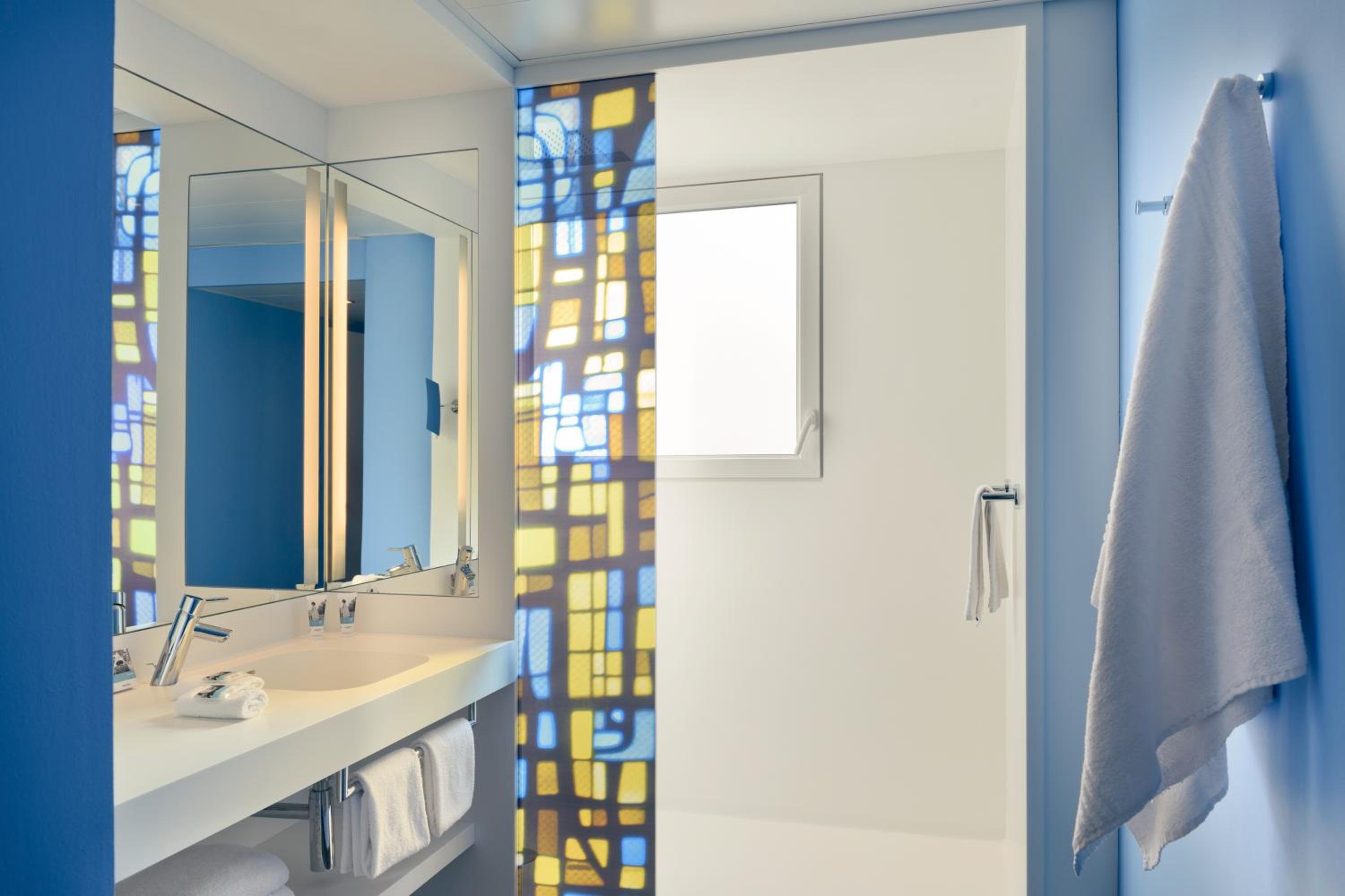 Junior Suite with King Bed and Terrace - Photo 7