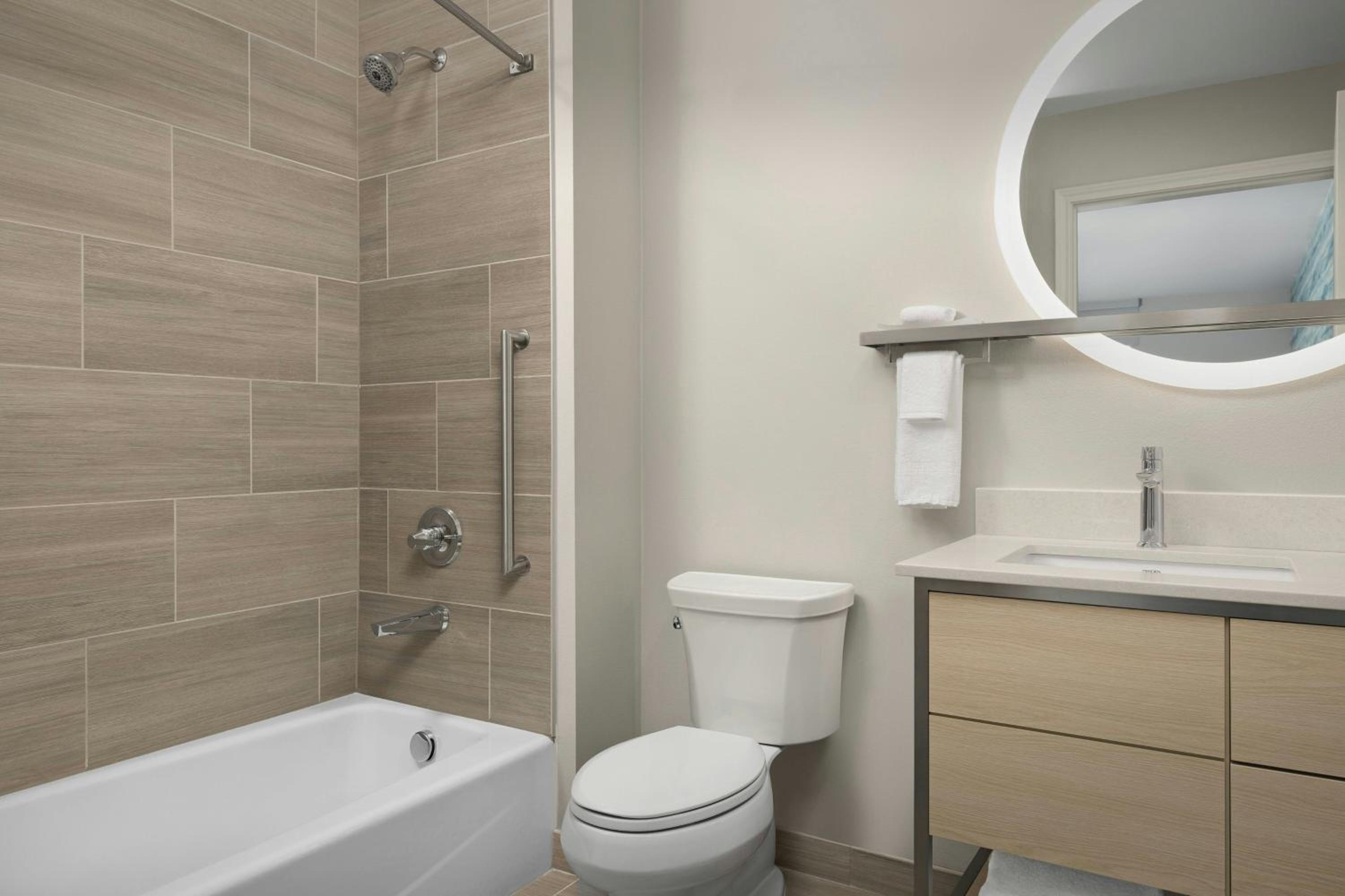 King Studio - Hearing Accessible - Photo 10