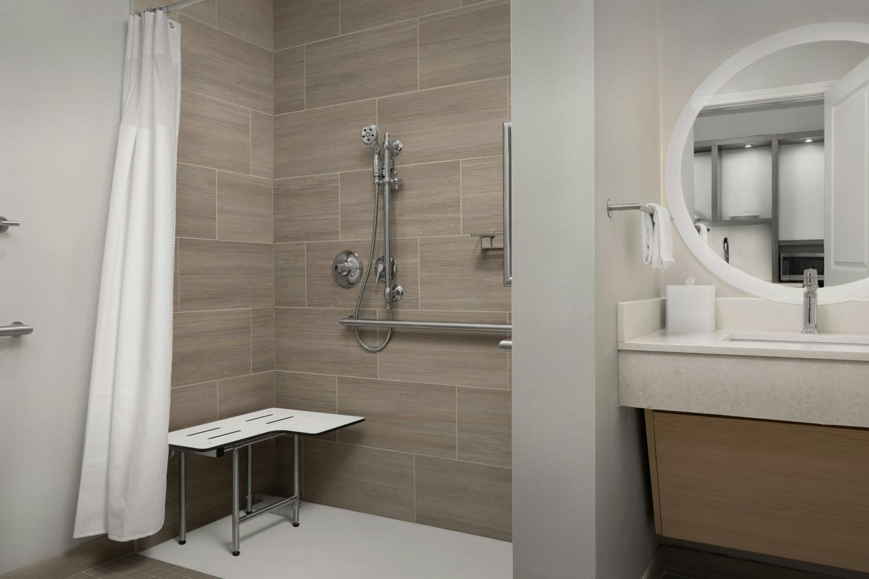 King Studio - Hearing Accessible - Photo 9