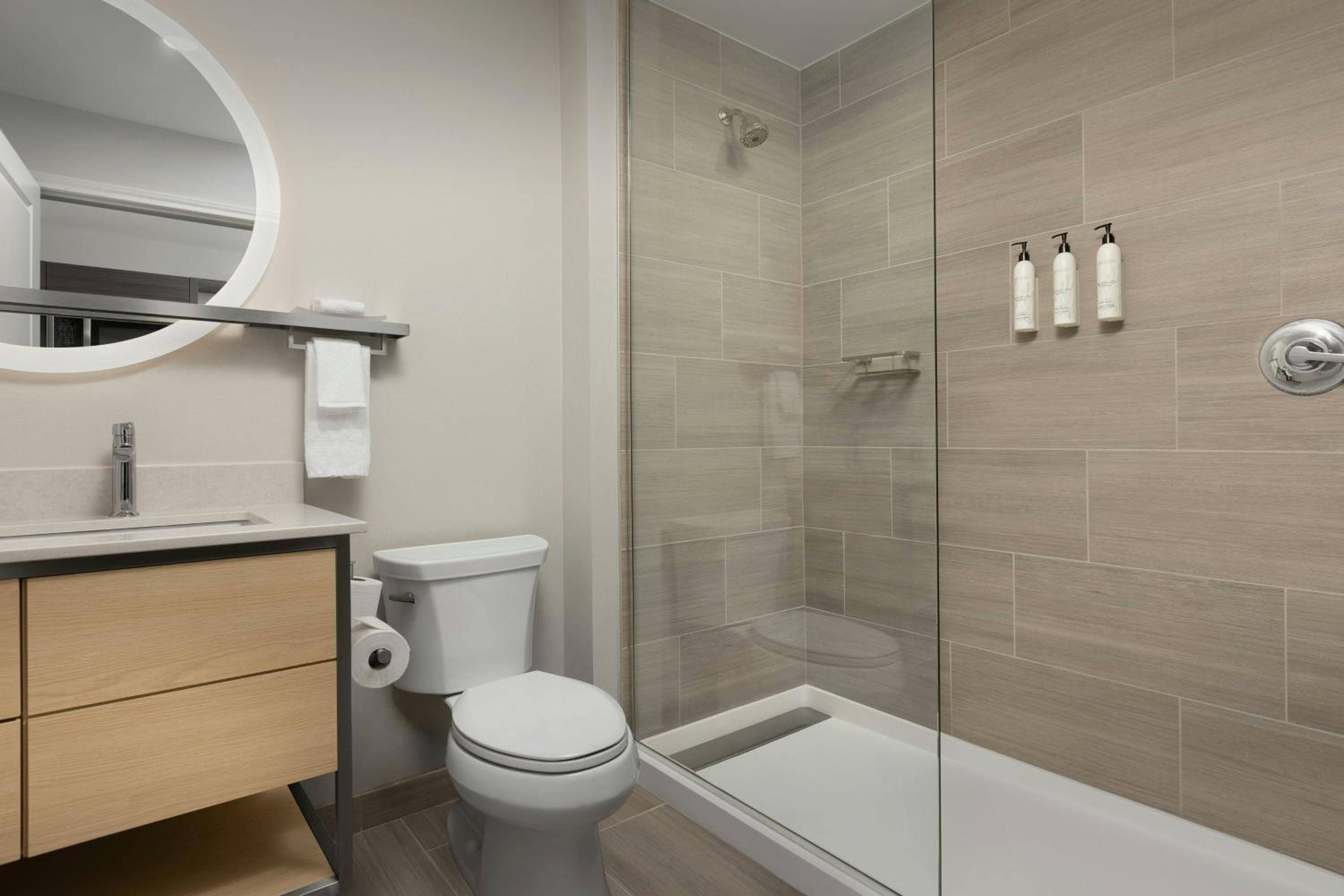 King Studio - Hearing Accessible - Photo 11