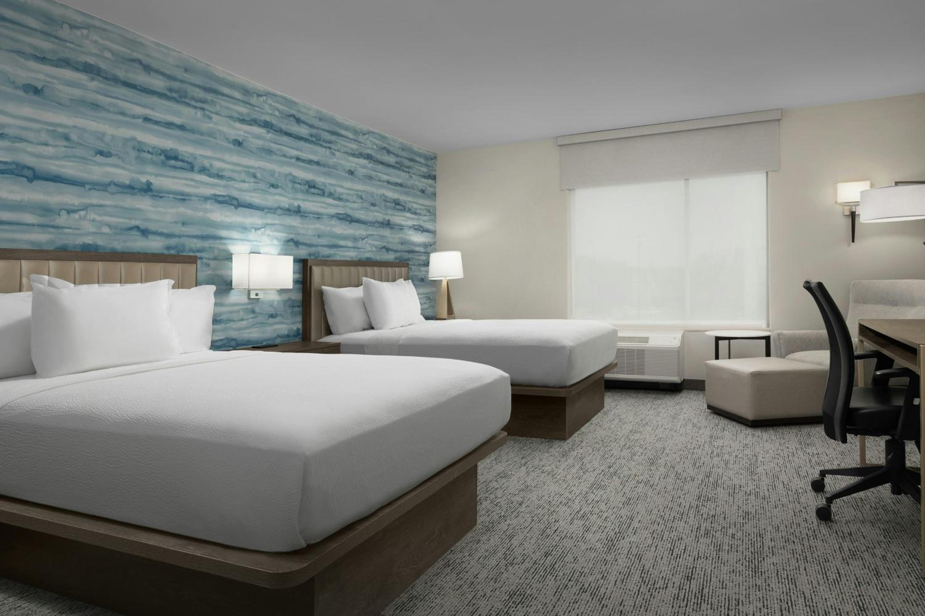 Studio with Two Queen Beds - Hearing Accessible - Photo 10