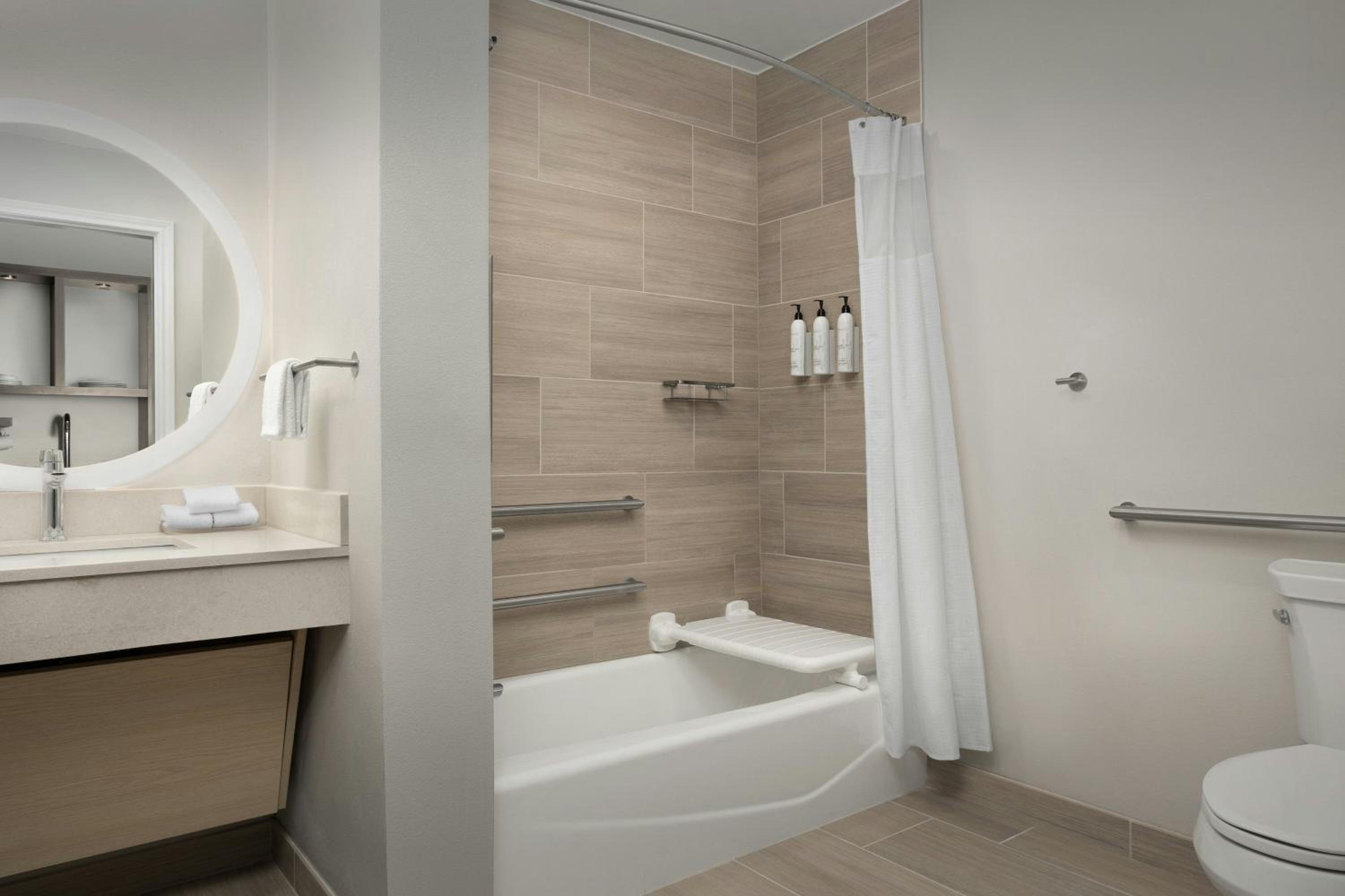 King Studio - Hearing Accessible - Photo 12