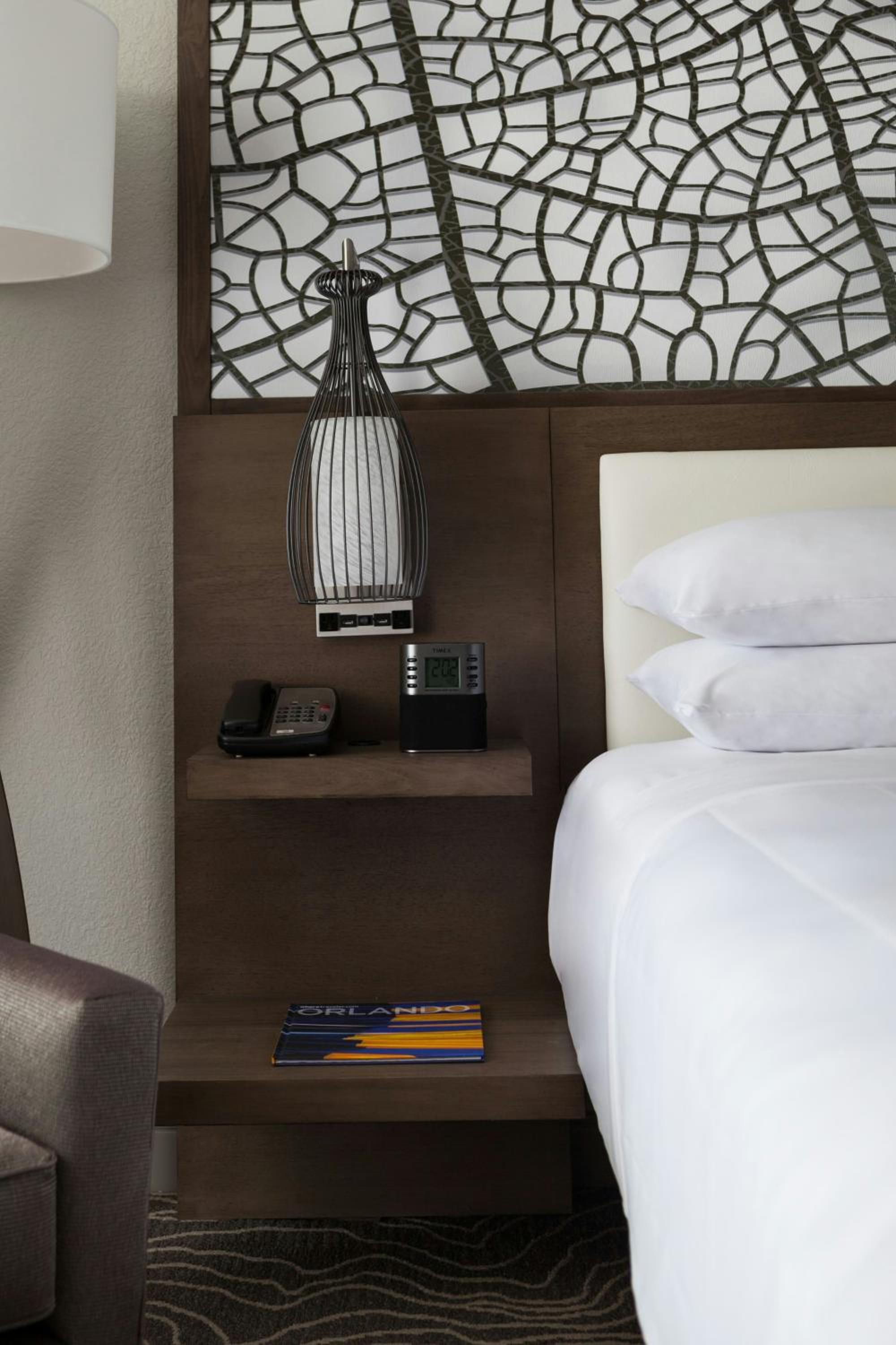 King Room with Sofa Bed - Hearing Accessible thumbnail 5