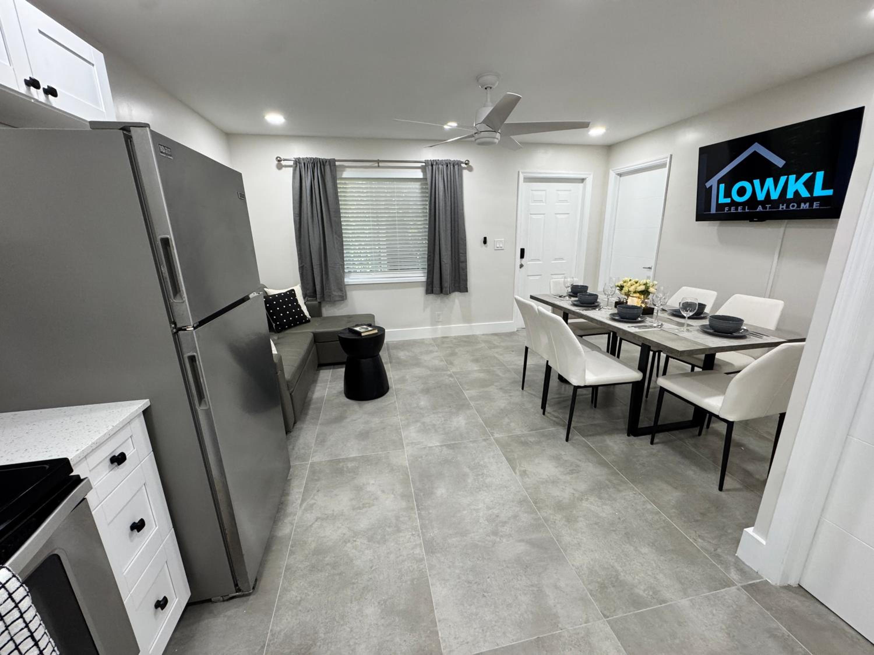 Two-Bedroom Apartment - Photo 2