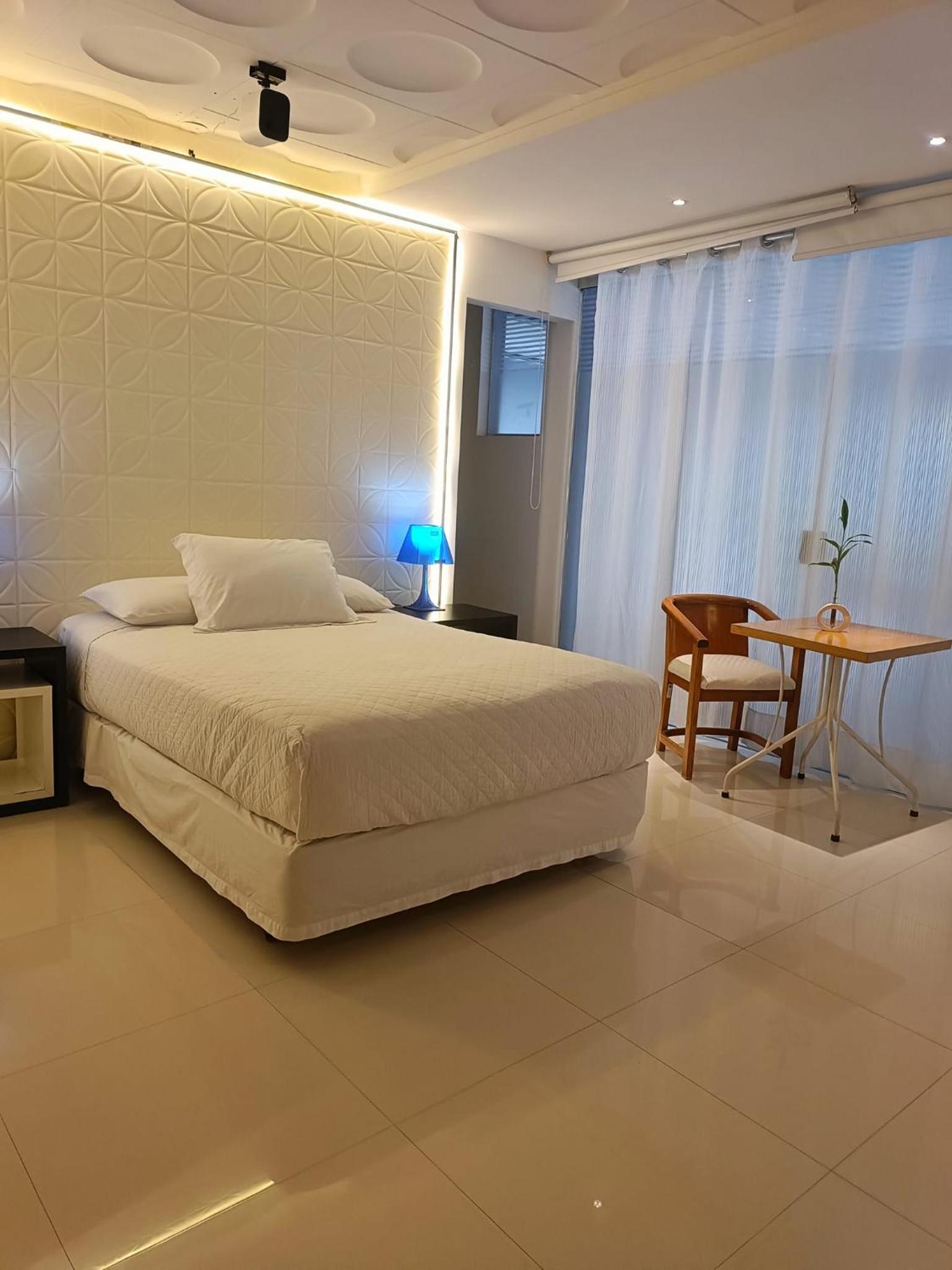 Queen Room photo 1