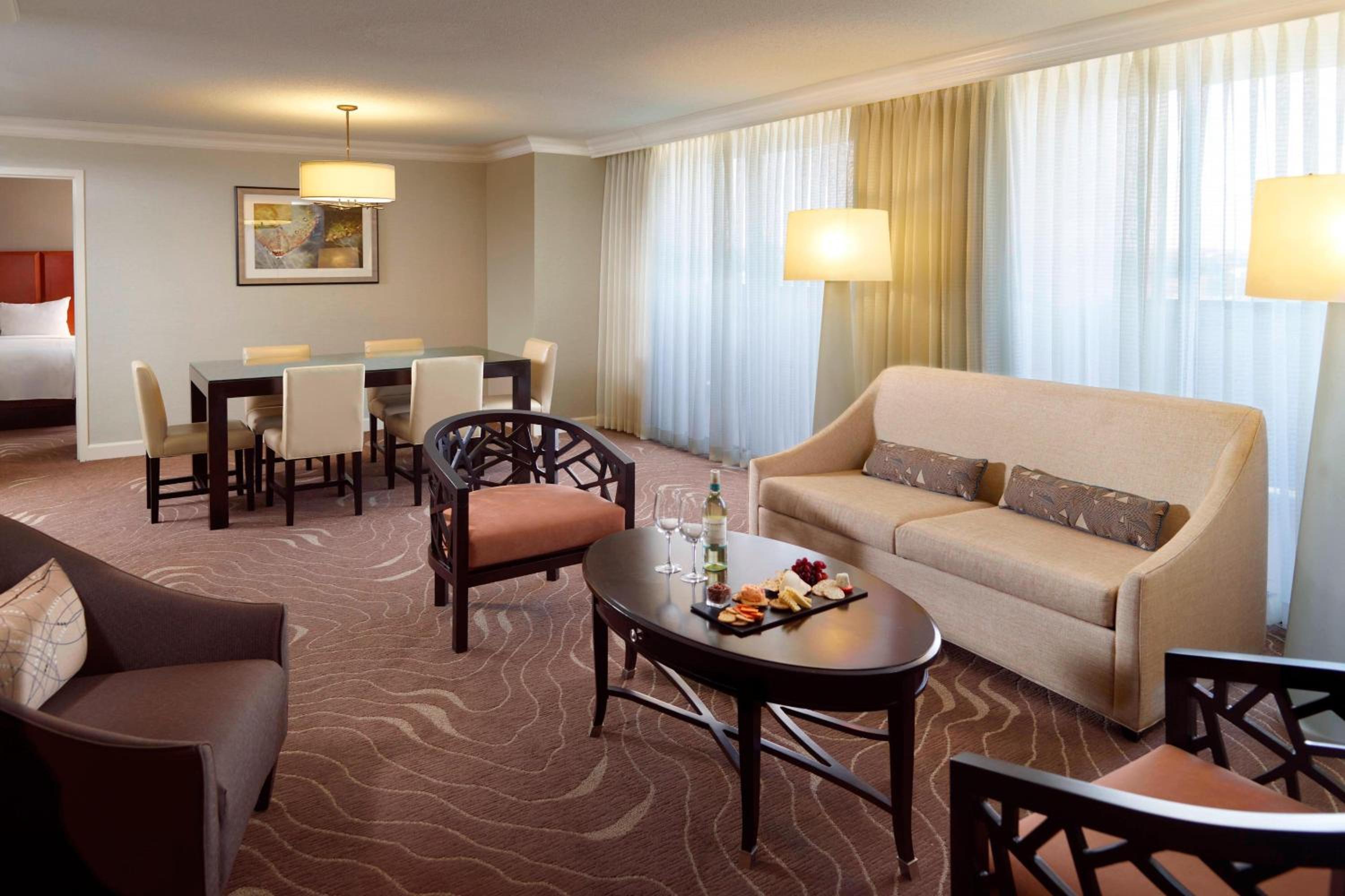 Concierge Level Double Room with Two Double Beds - Main Tower - Hearing Accessible - Photo 4