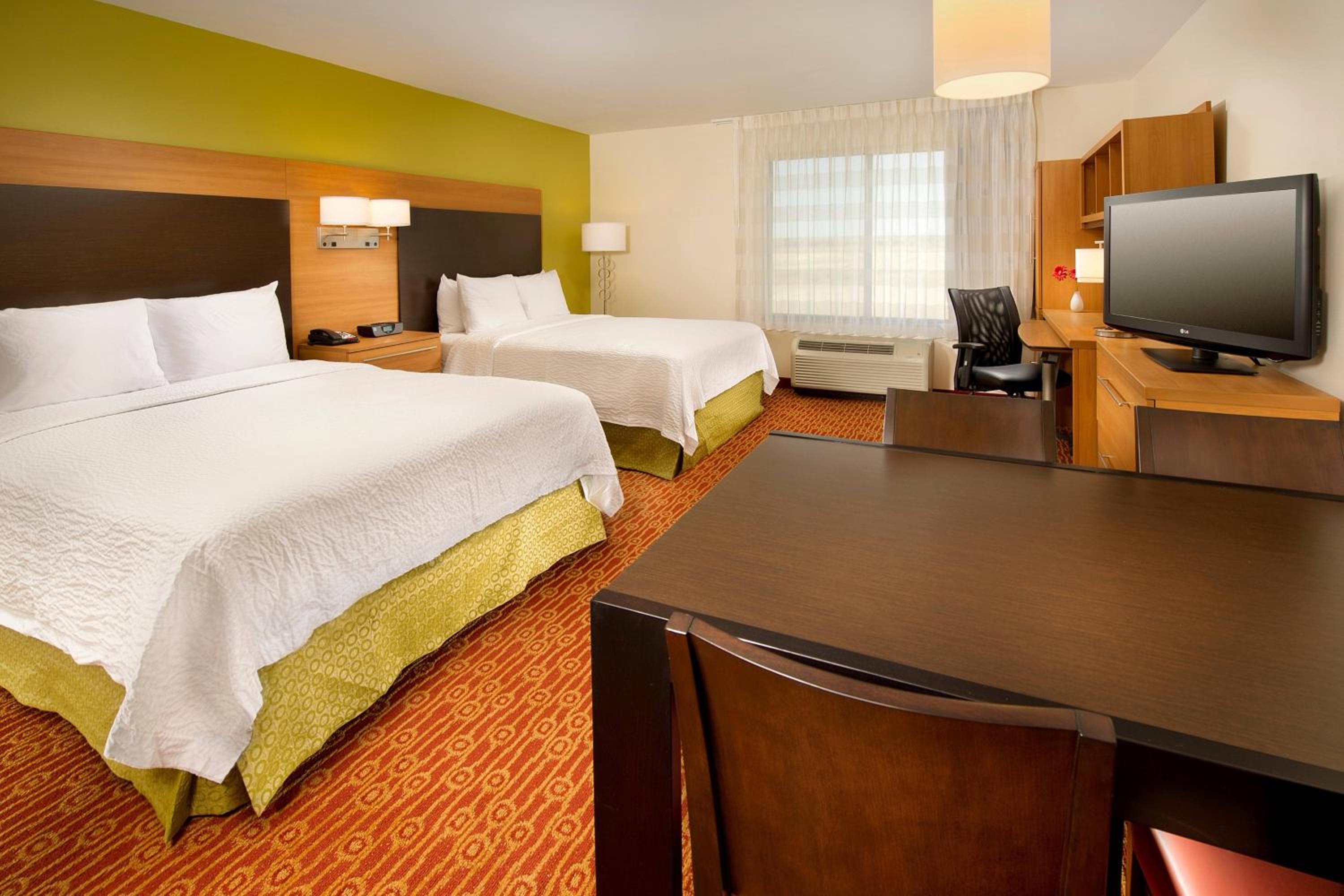 Queen Studio with Two Queen Beds and Transfer Shower - Mobility and Hearing Accessible