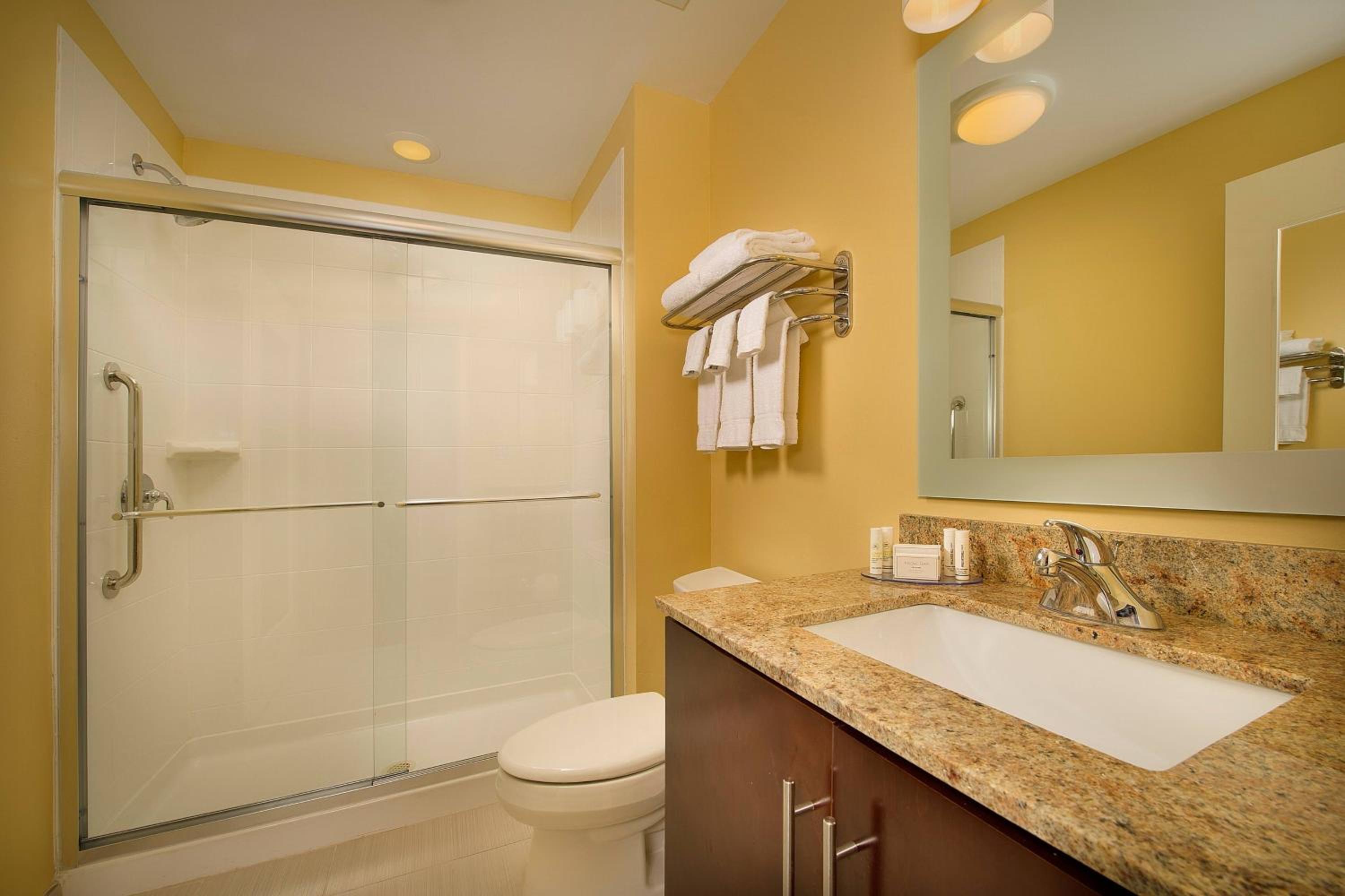 Queen Studio with Two Queen Beds and Transfer Shower - Mobility and Hearing Accessible photo 3