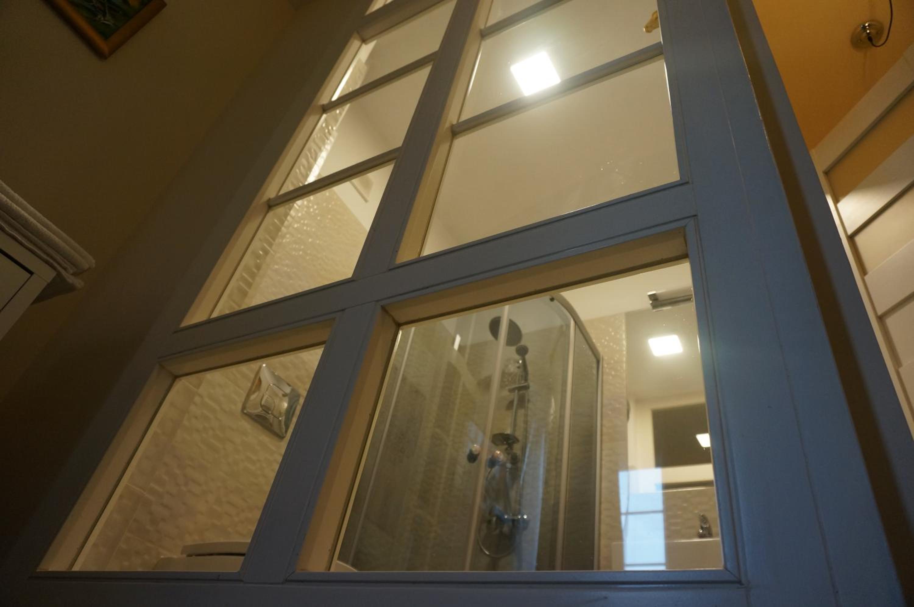 Double or Twin Room with City View - Photo 2