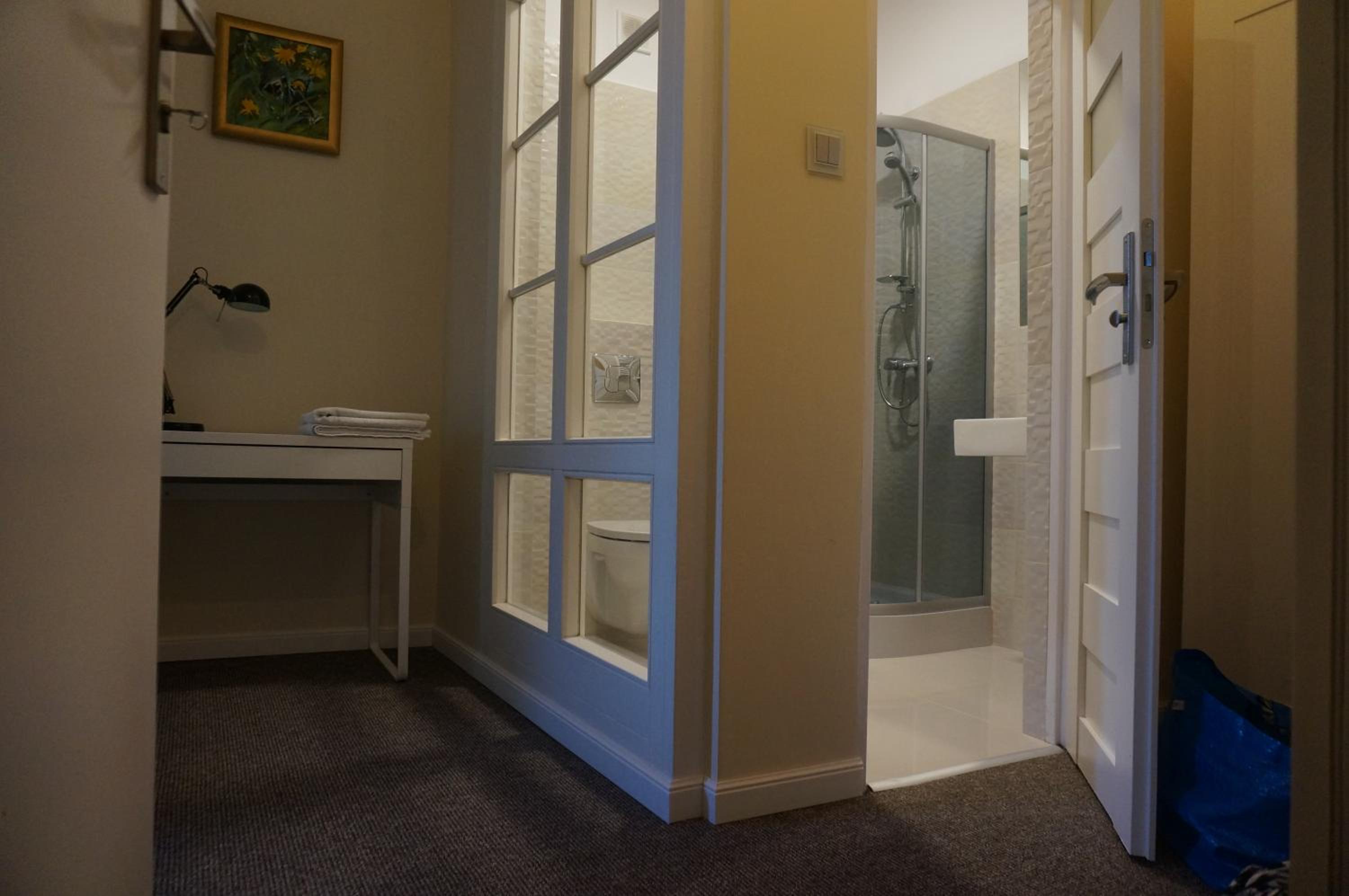 Double or Twin Room with City View - Photo 6
