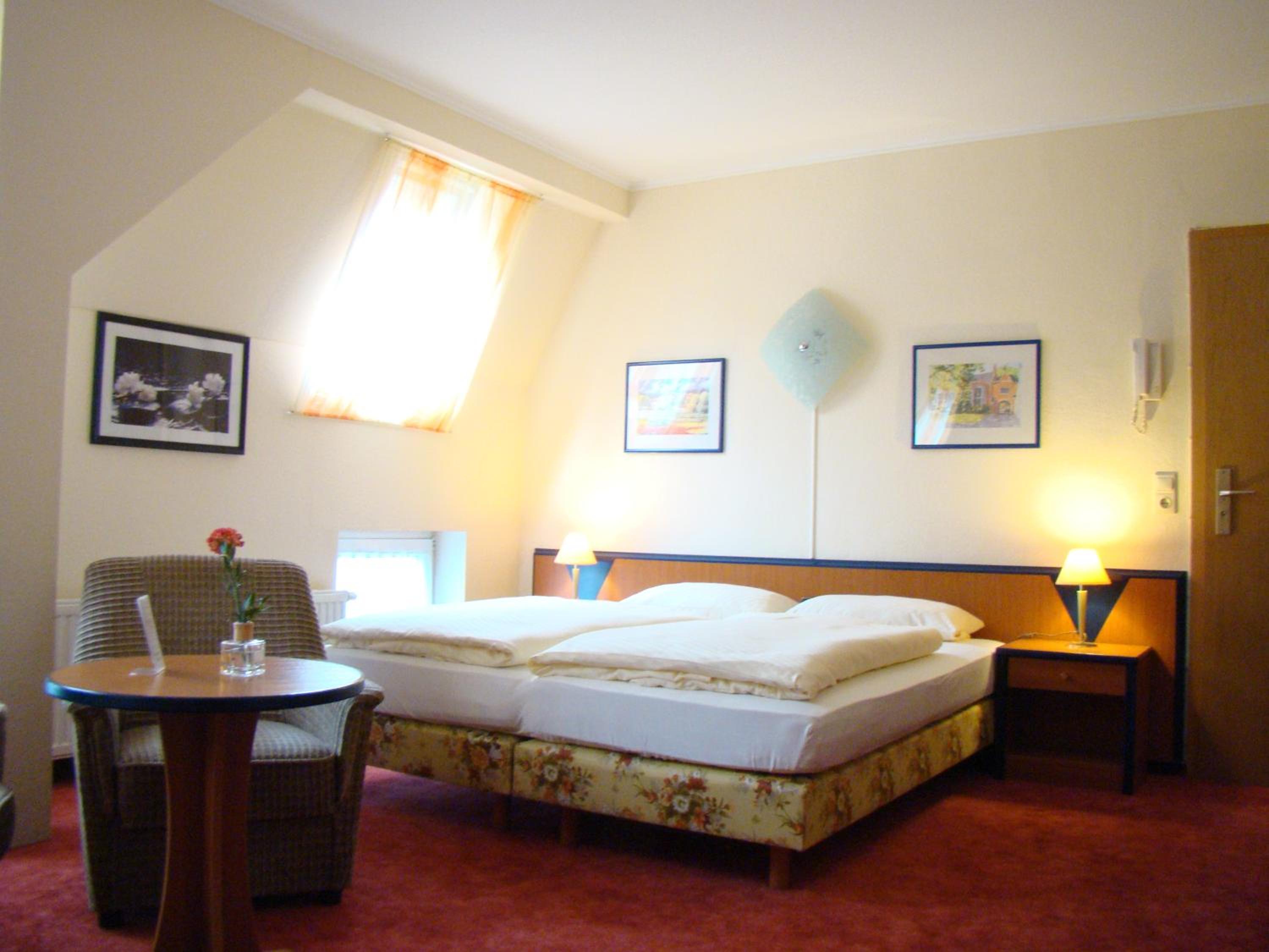 Double Room with Private Bathroom - Photo 11